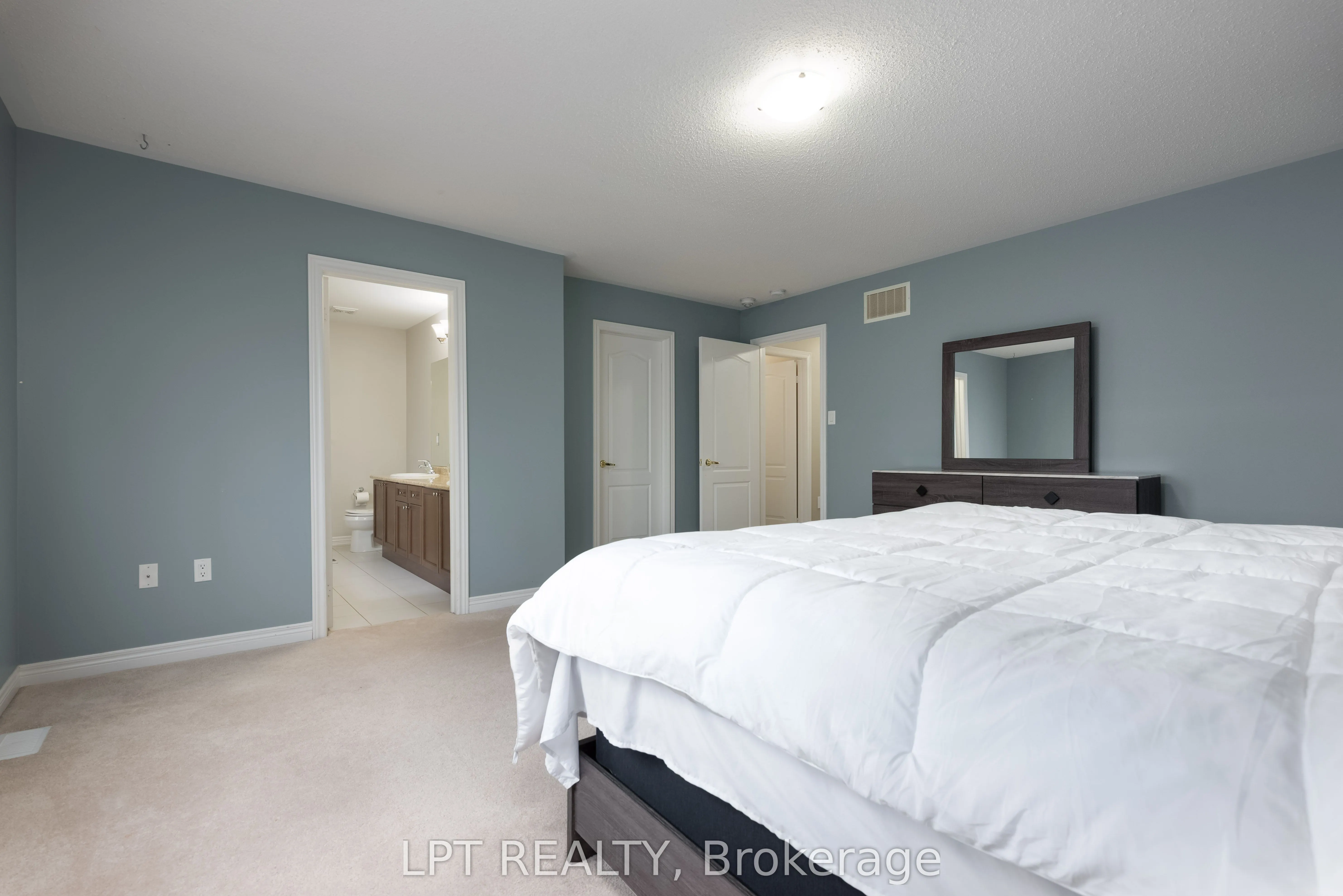 10 Mandley Street