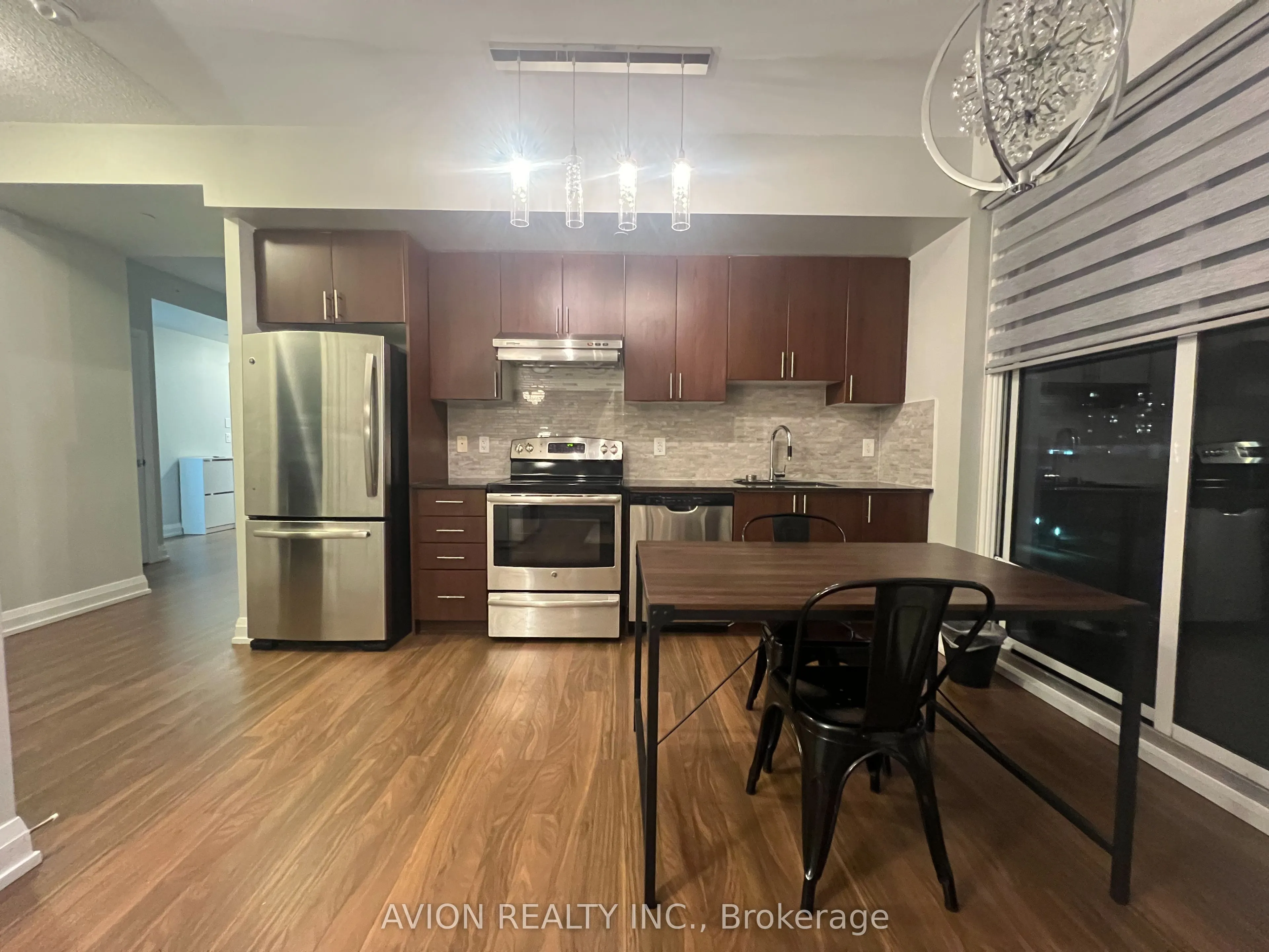7167 Yonge Street, #412