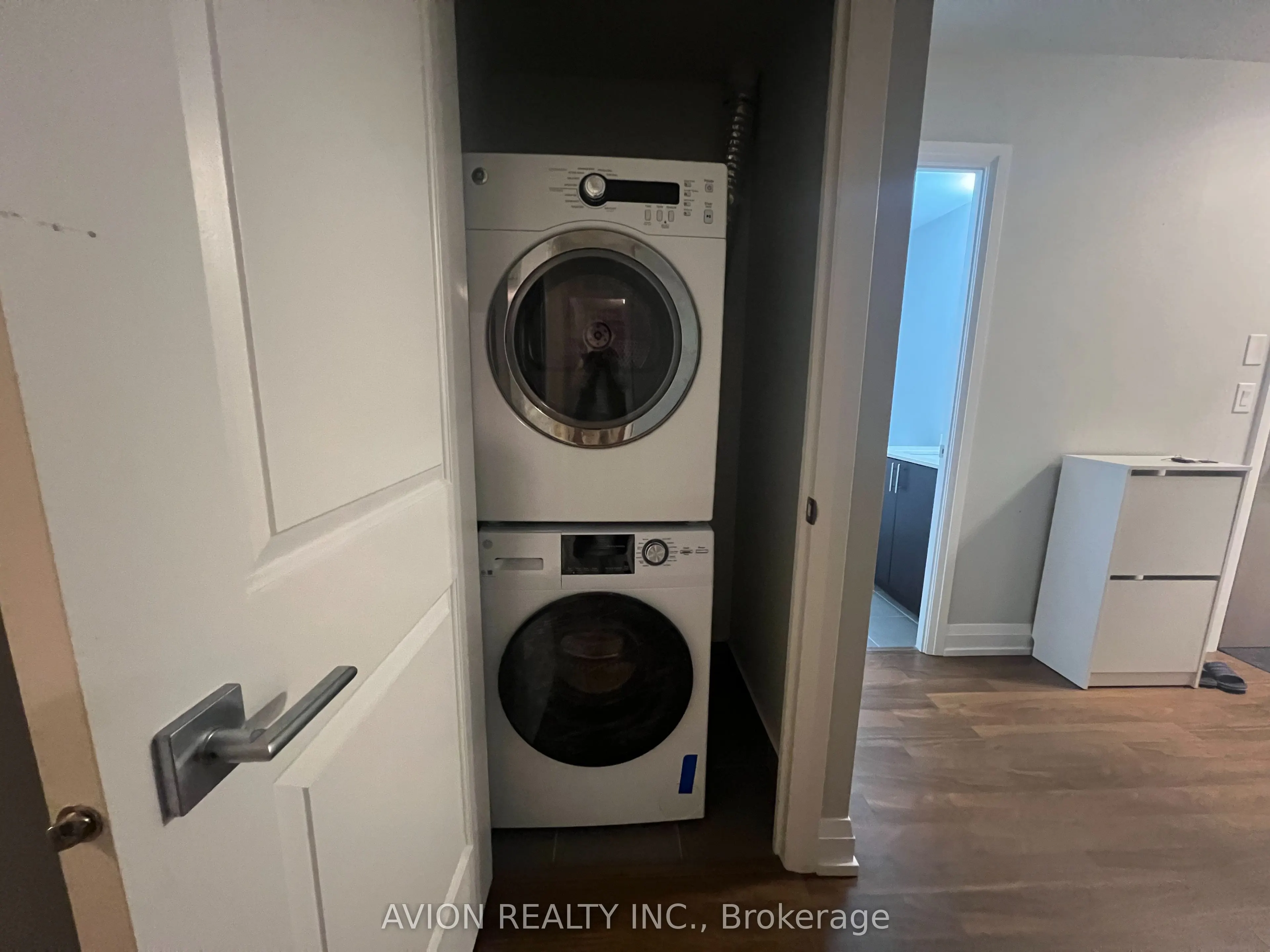 7167 Yonge Street, #412