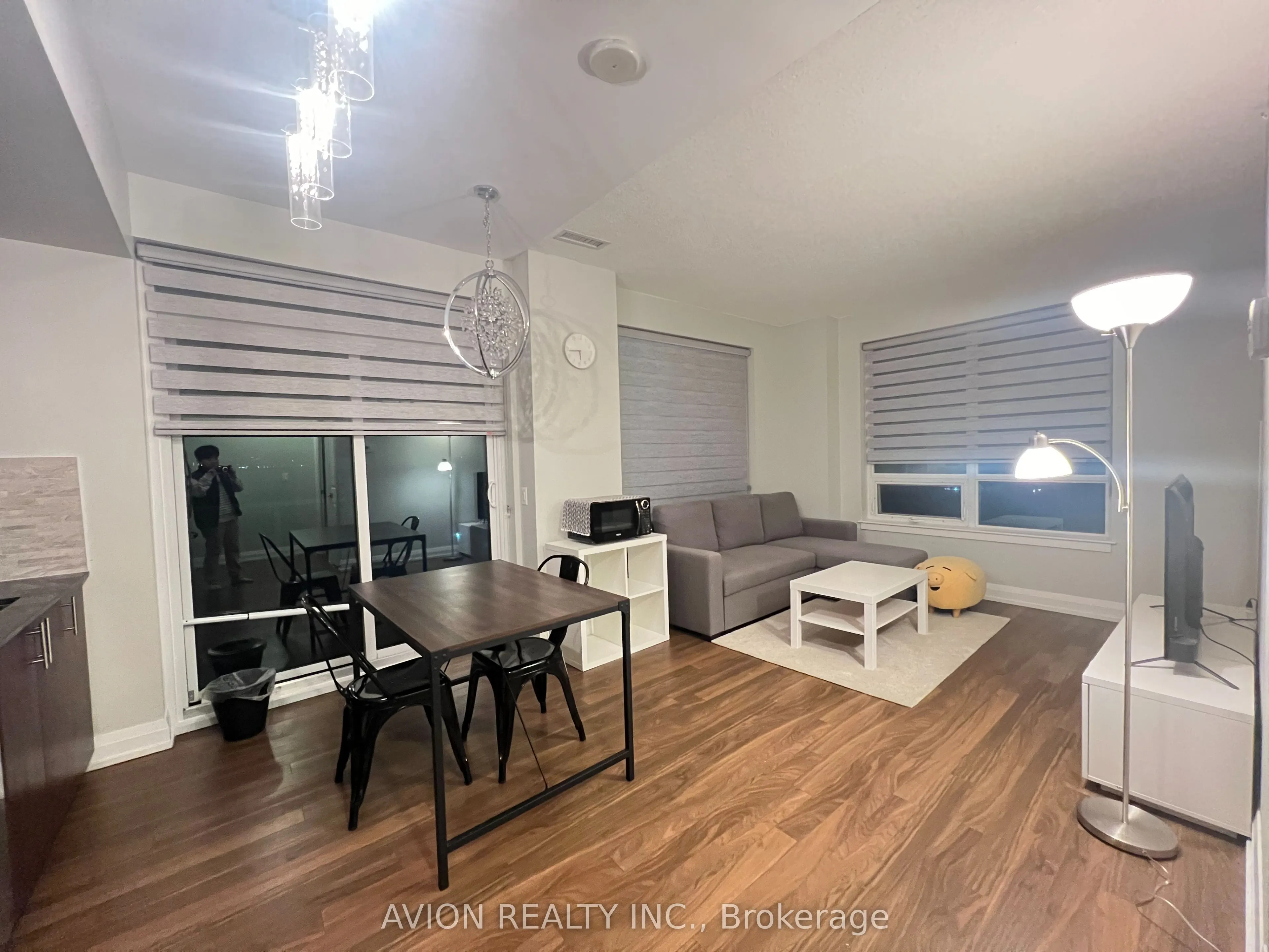 7167 Yonge Street, #412