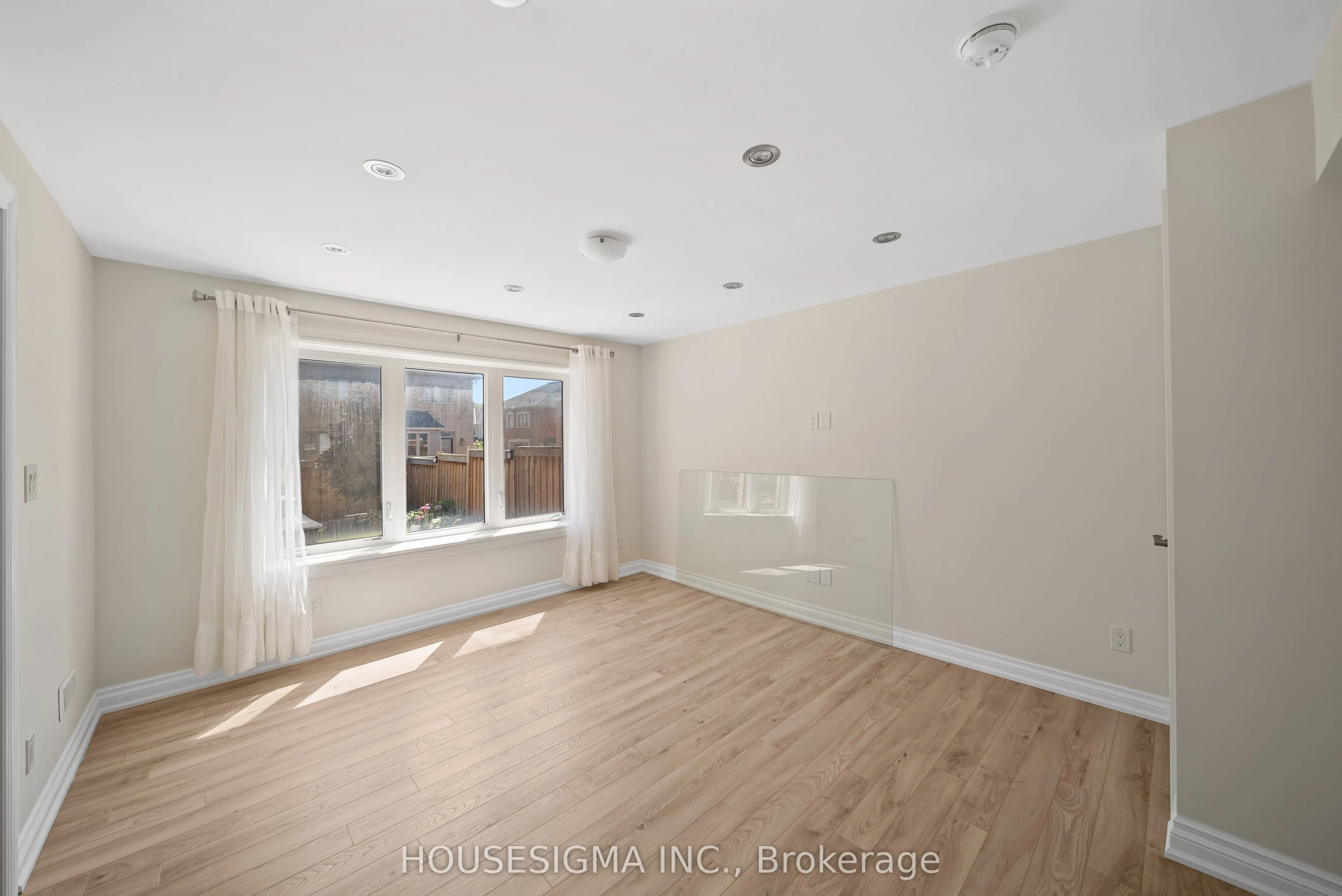 94 Forest Edge Crescent