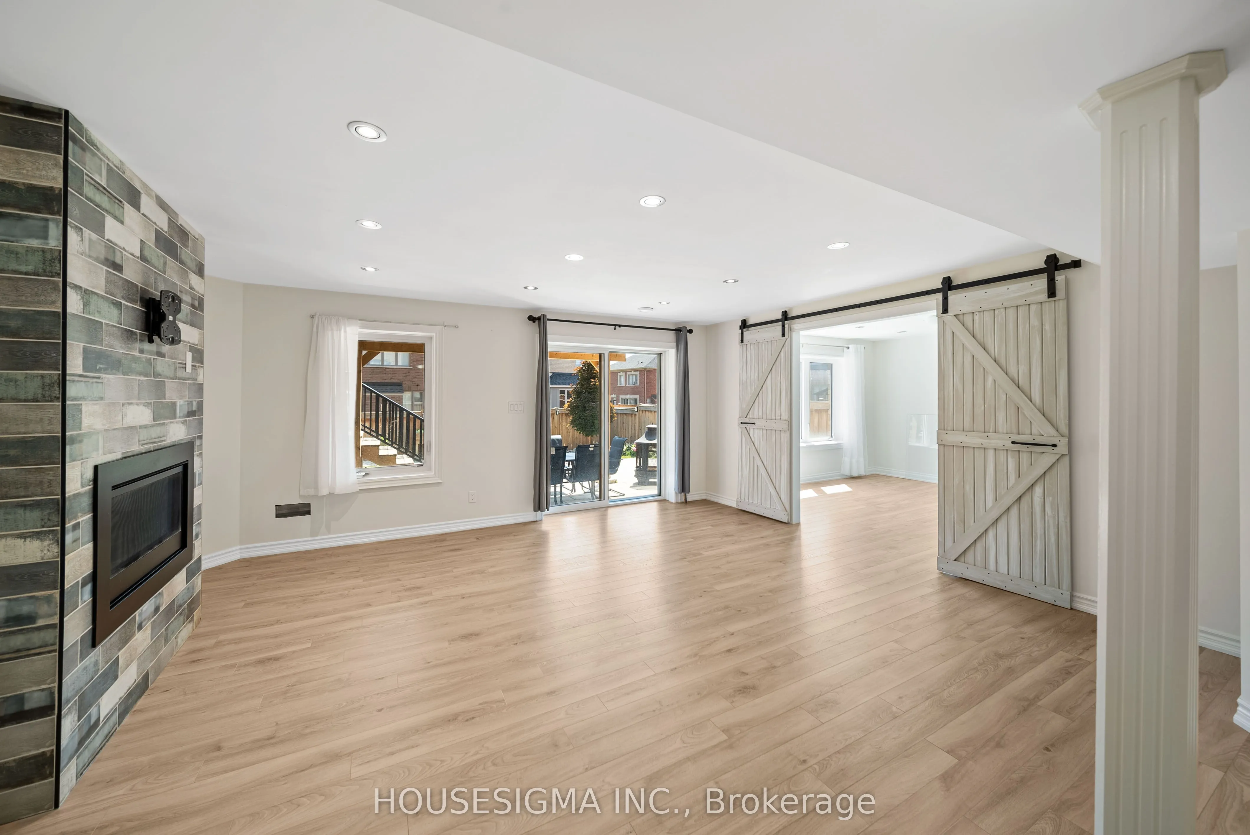 94 Forest Edge Crescent