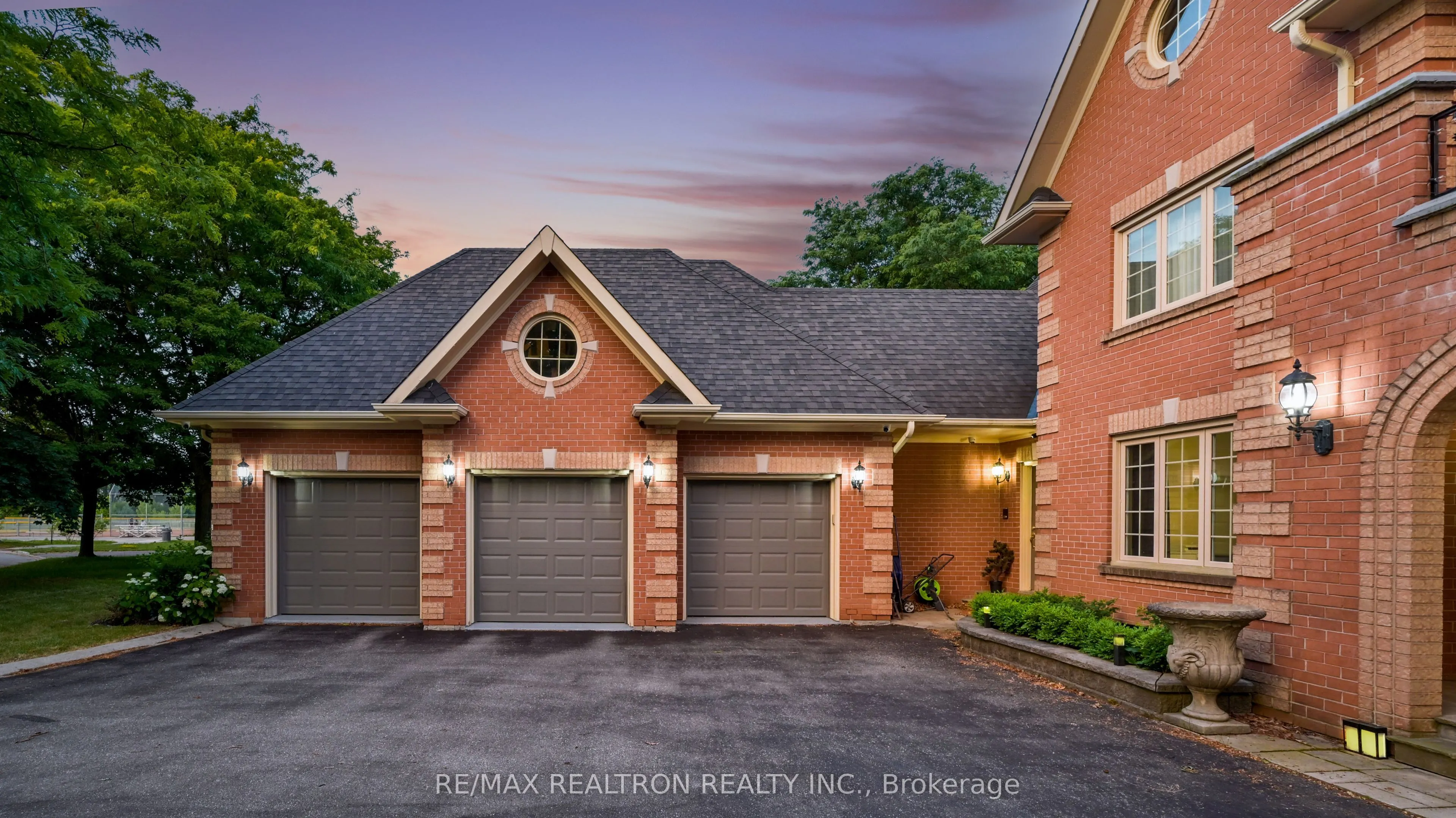 33 Oatlands Crescent