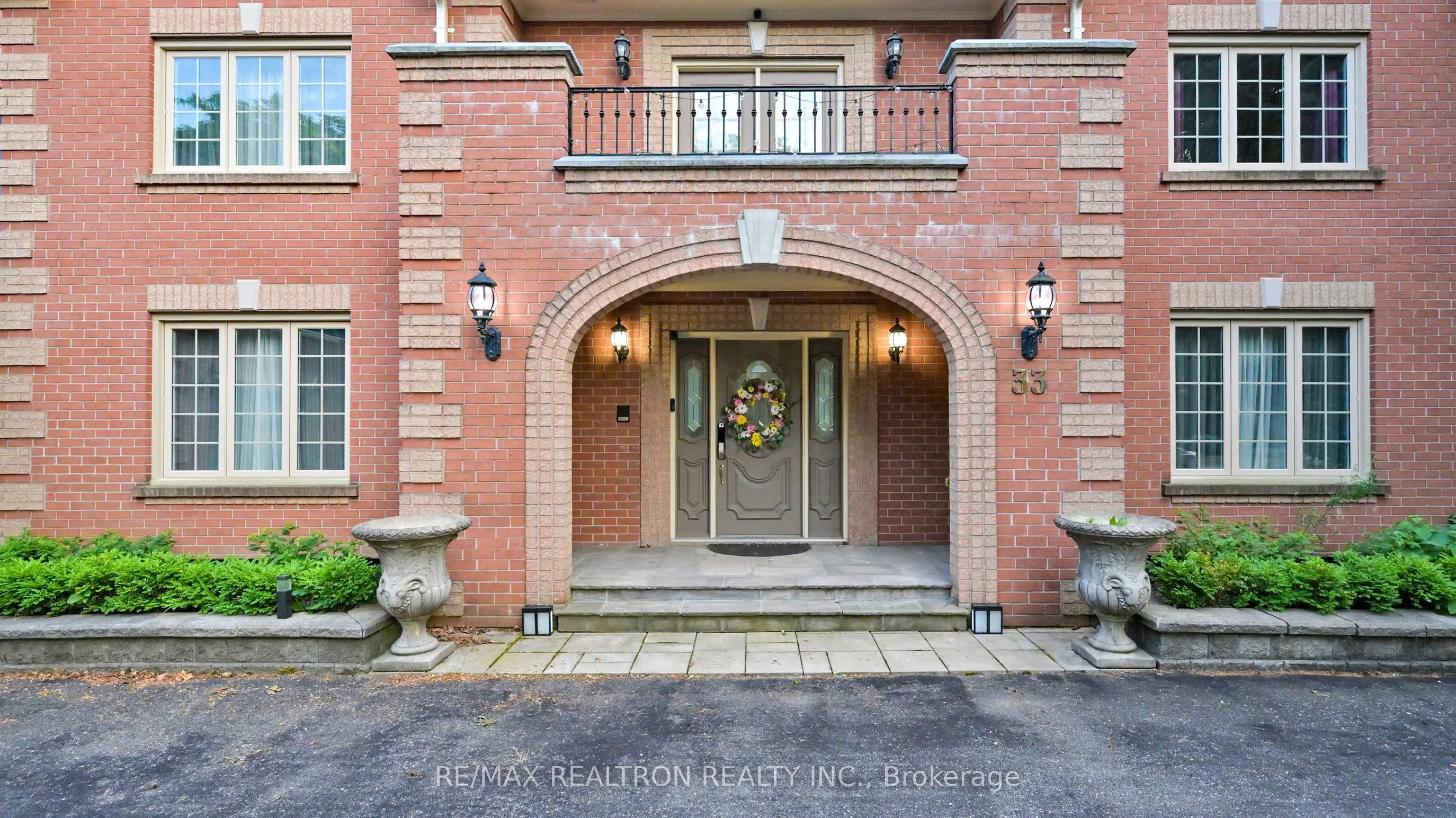 33 Oatlands Crescent