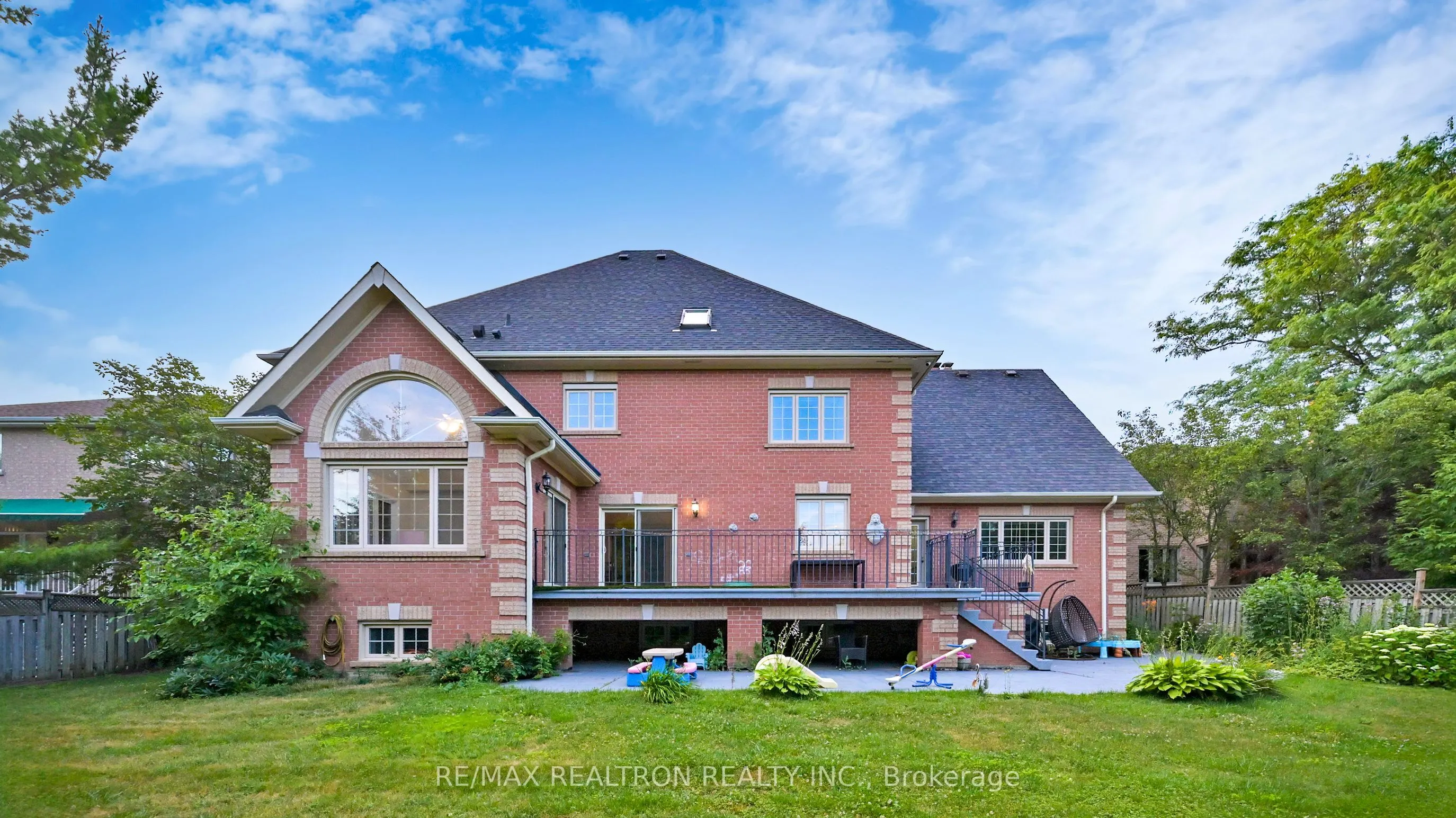 33 Oatlands Crescent