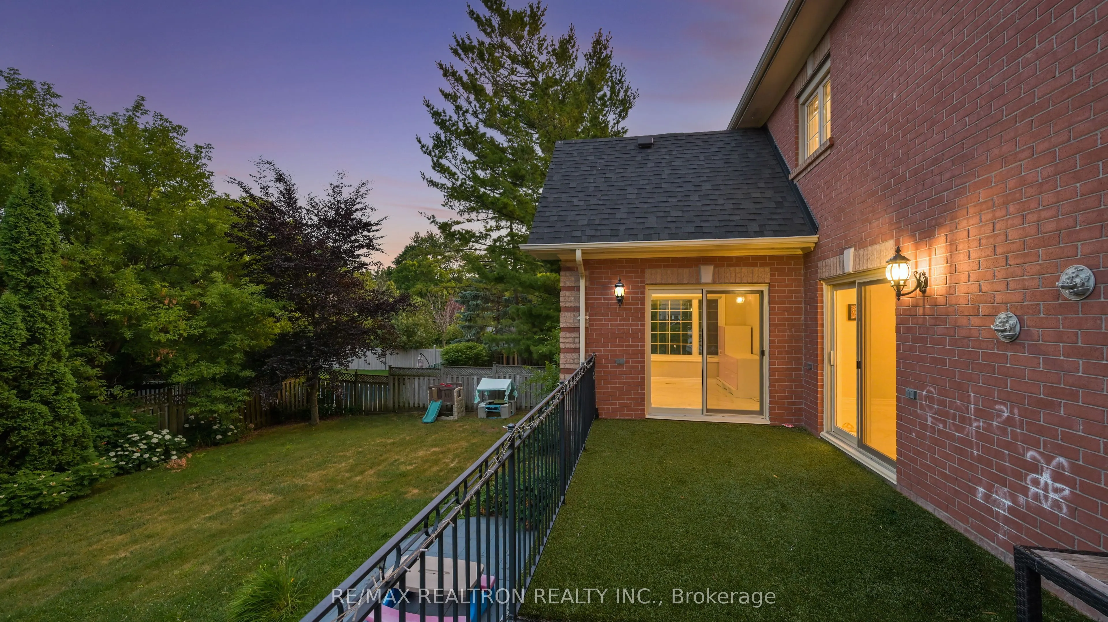 33 Oatlands Crescent