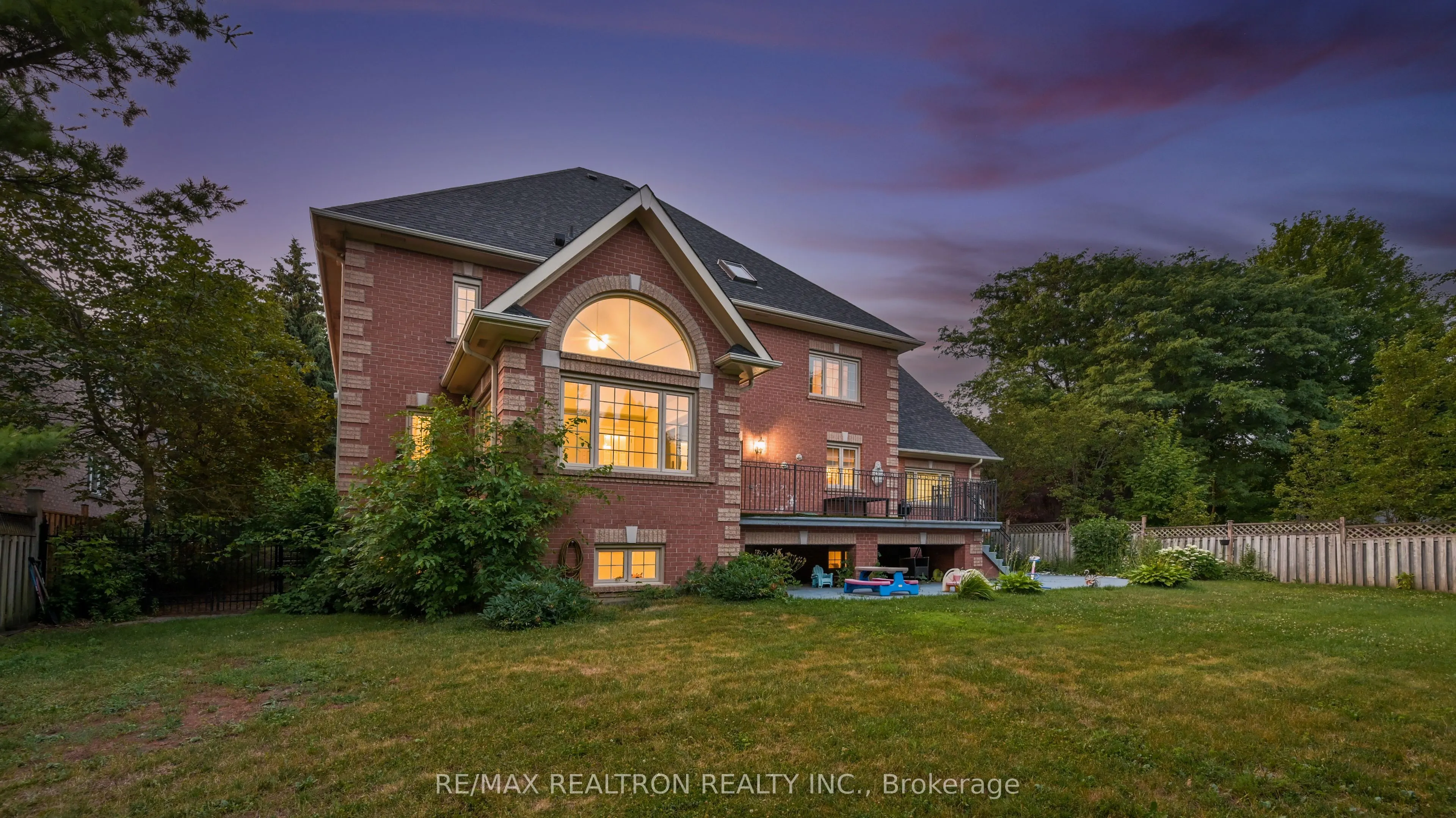 33 Oatlands Crescent