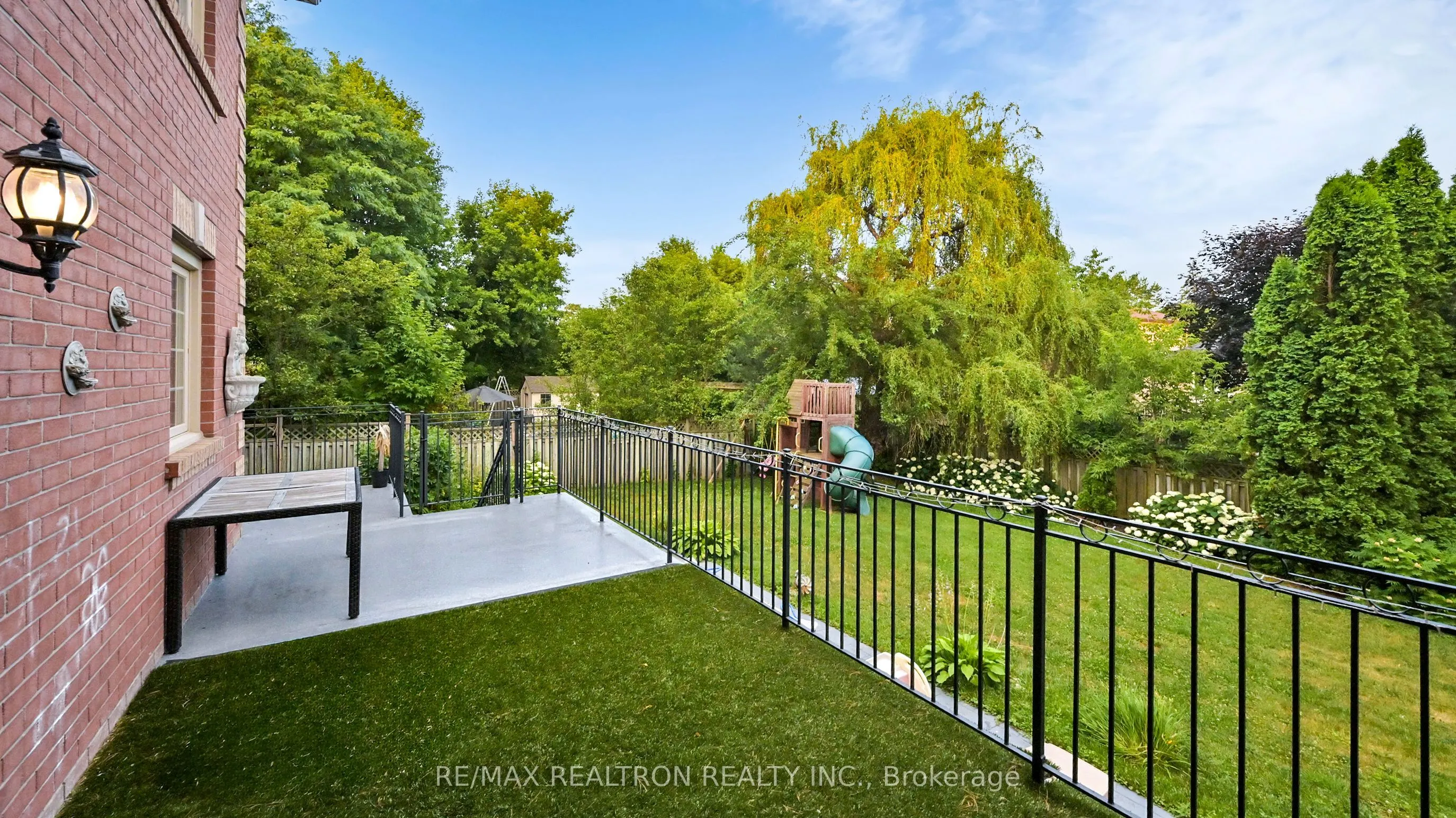 33 Oatlands Crescent