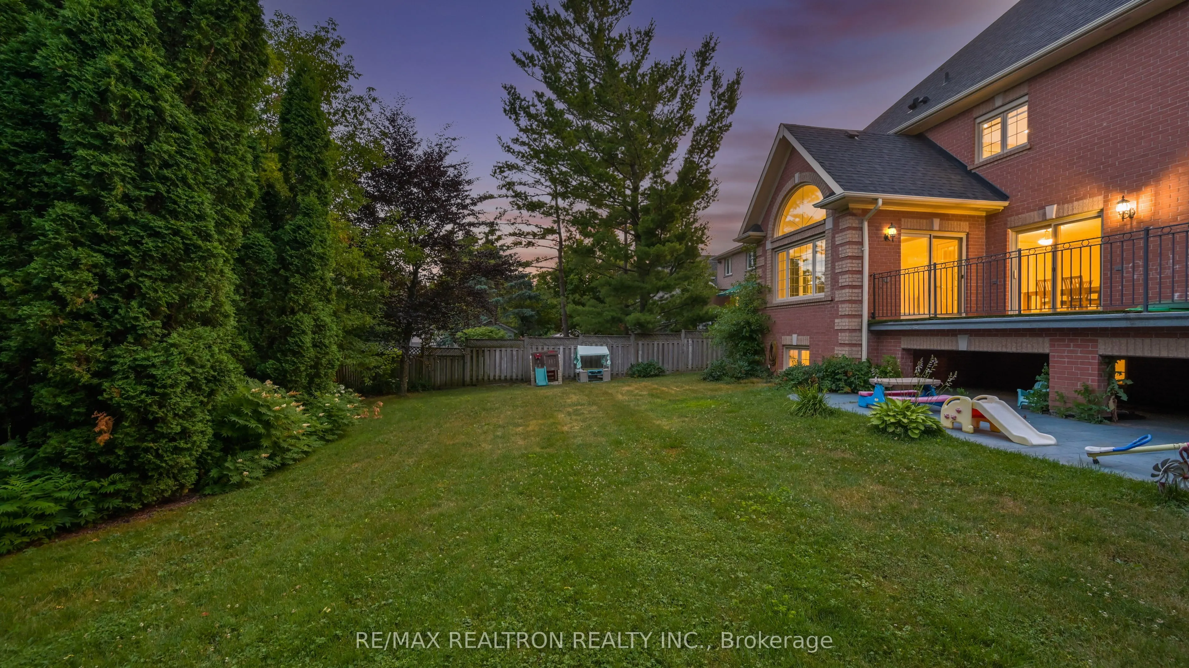 33 Oatlands Crescent