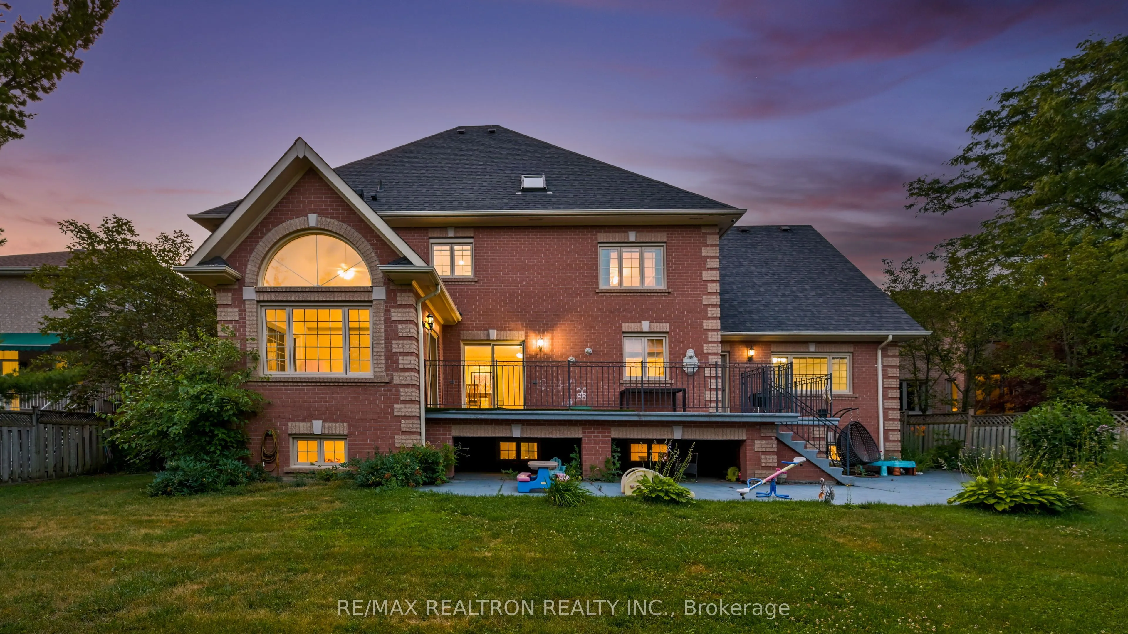 33 Oatlands Crescent