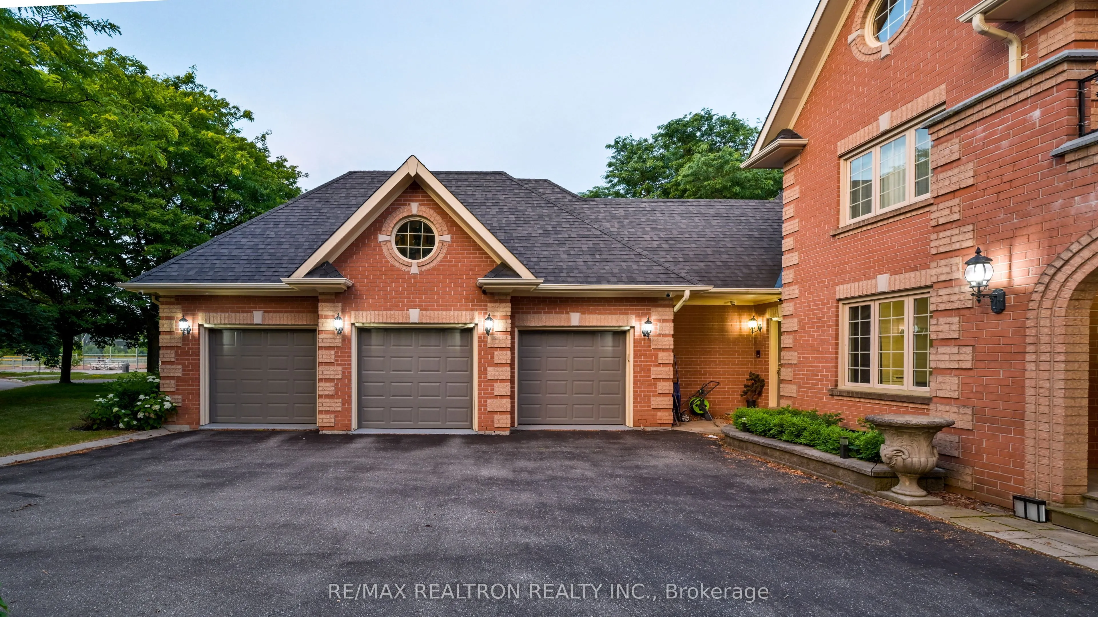 33 Oatlands Crescent