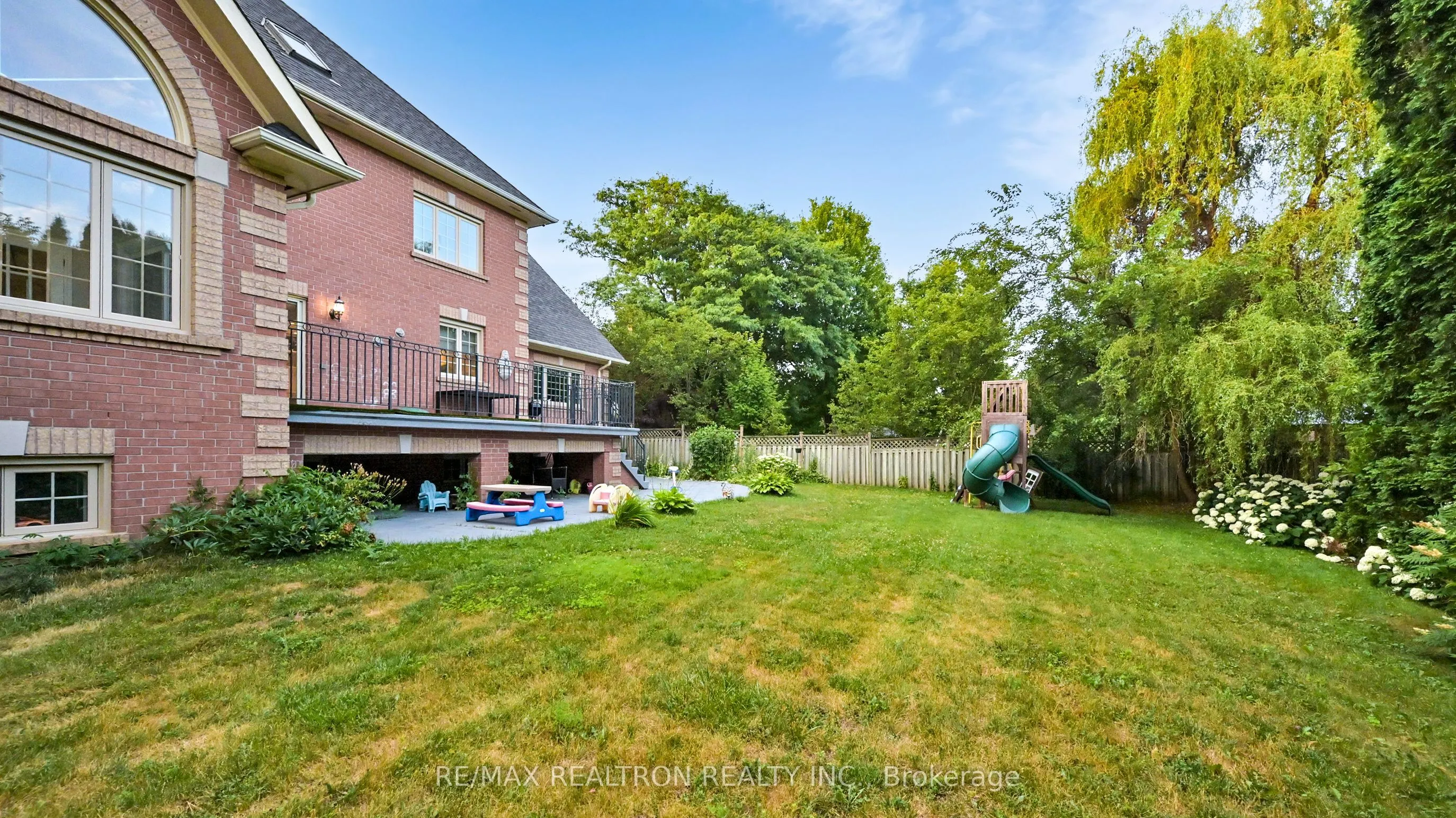 33 Oatlands Crescent