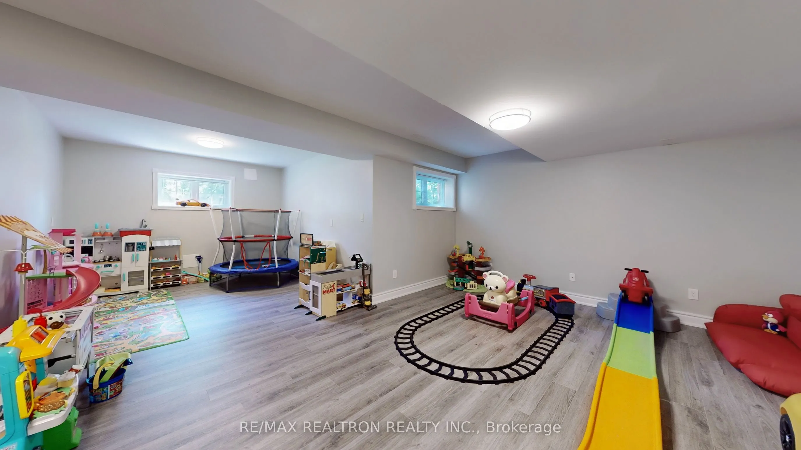 33 Oatlands Crescent