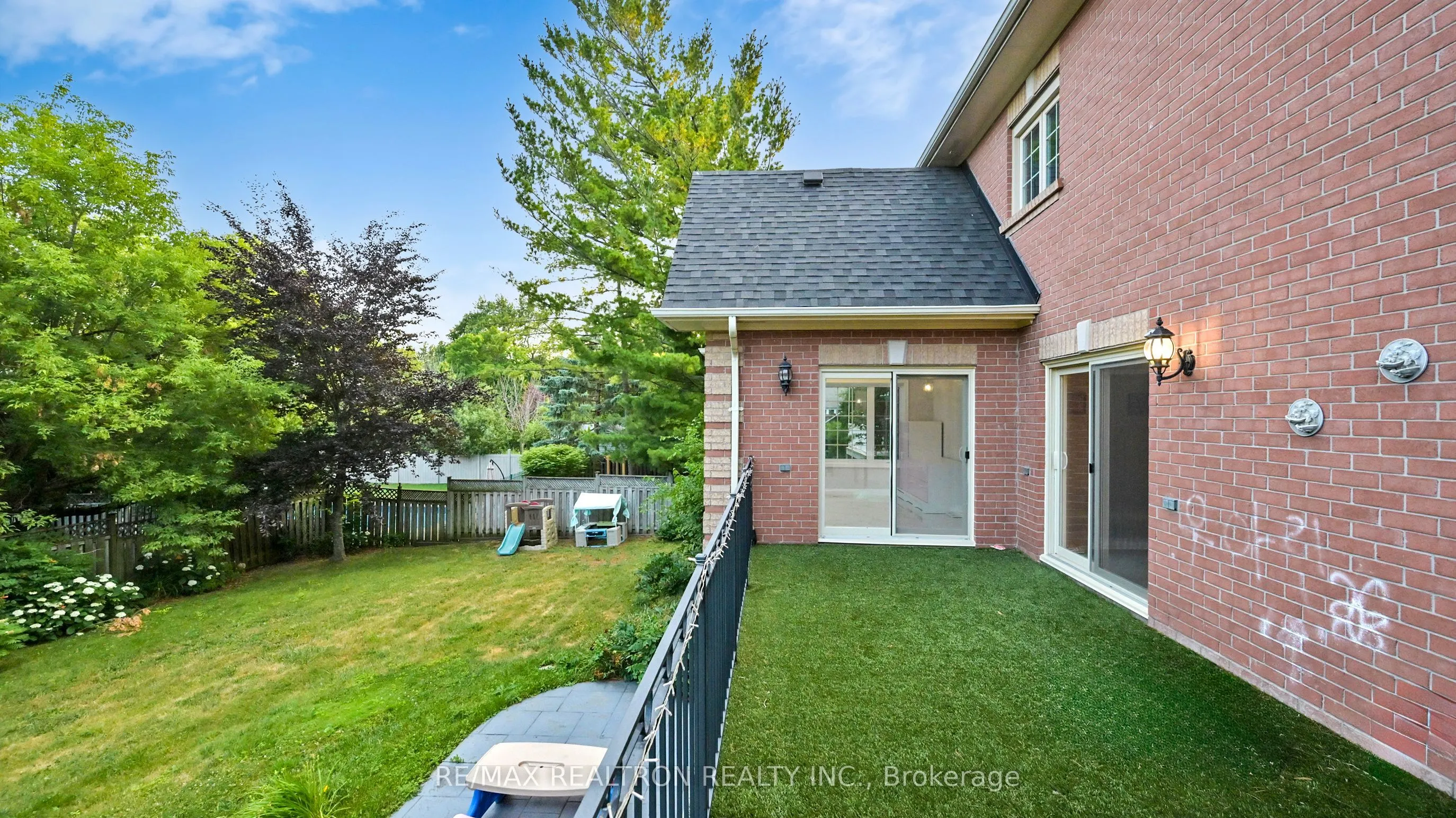 33 Oatlands Crescent