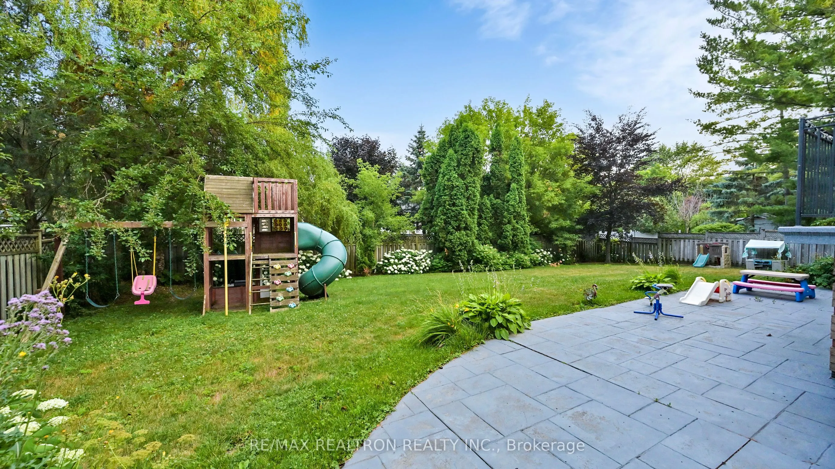33 Oatlands Crescent