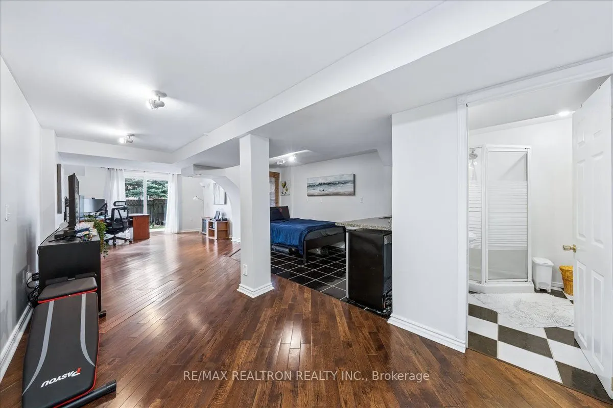 63 Carousel Crescent