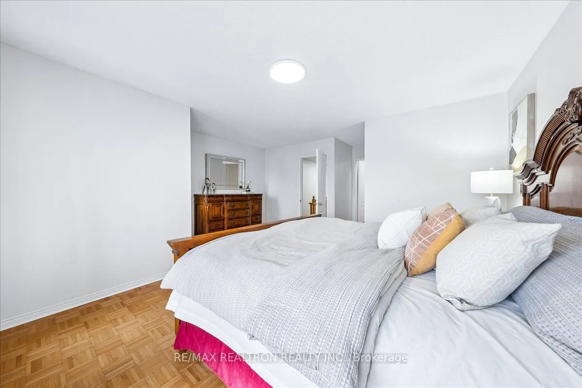 63 Carousel Crescent