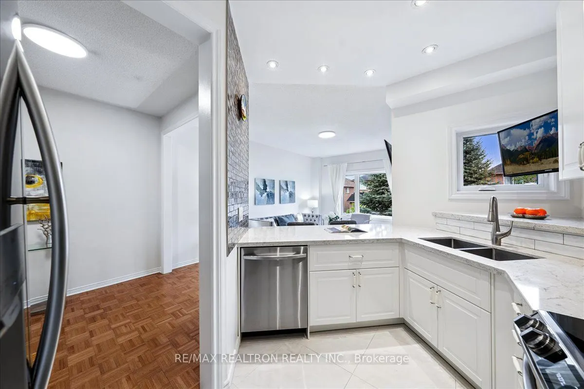 63 Carousel Crescent