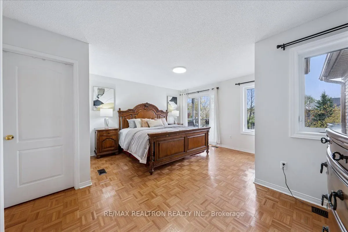 63 Carousel Crescent
