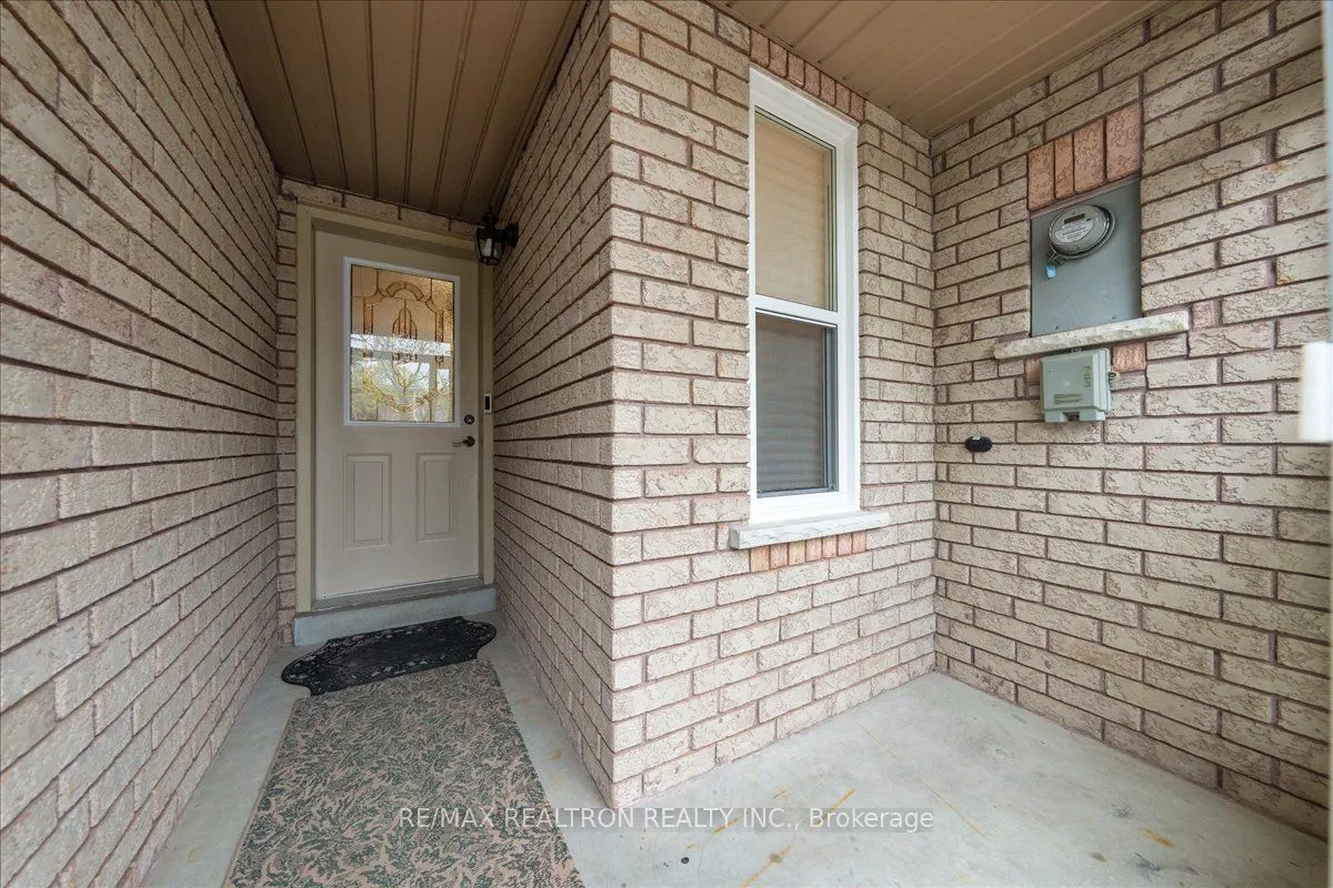 63 Carousel Crescent