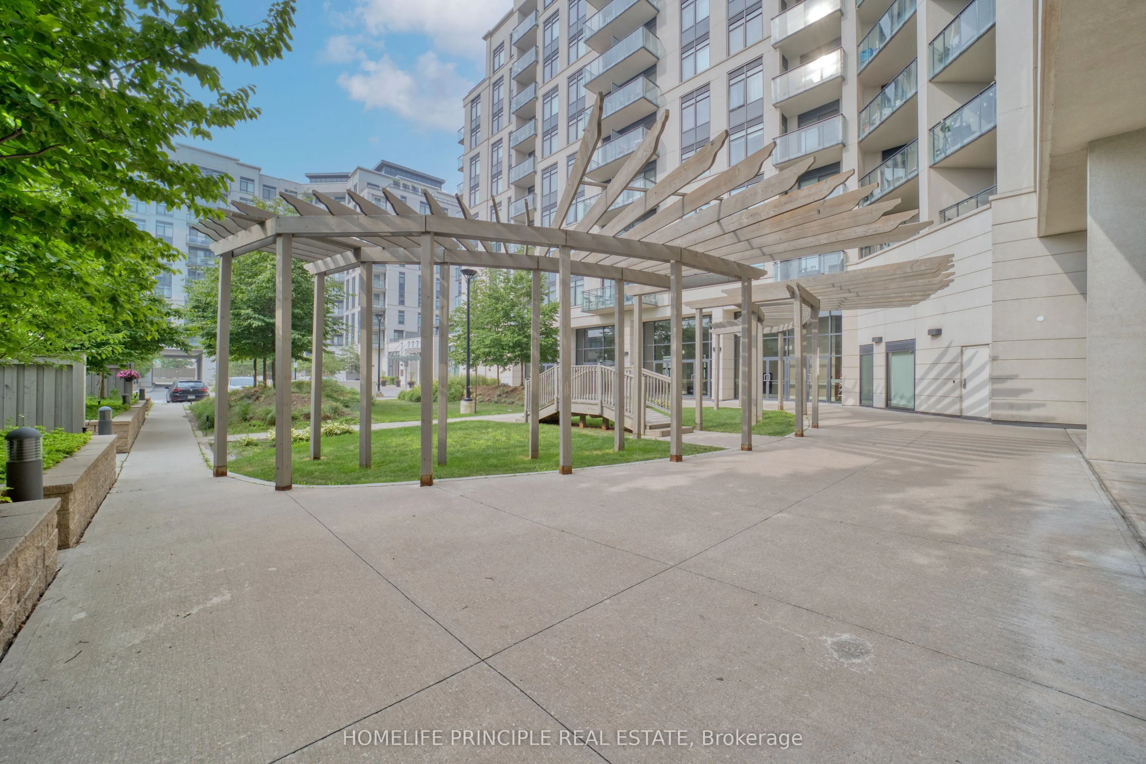 12 Woodstream Boulevard, #712
