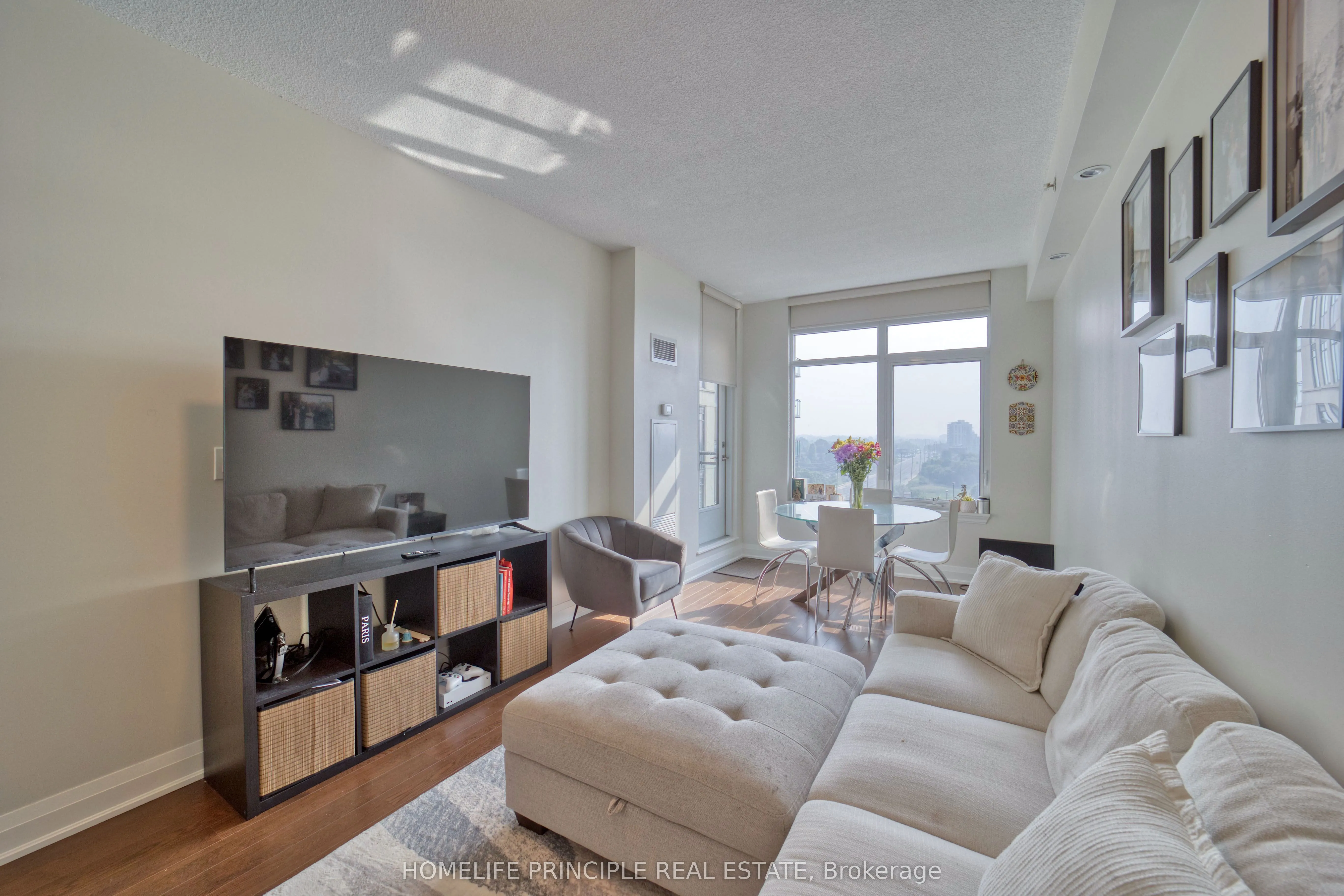 12 Woodstream Boulevard, #712
