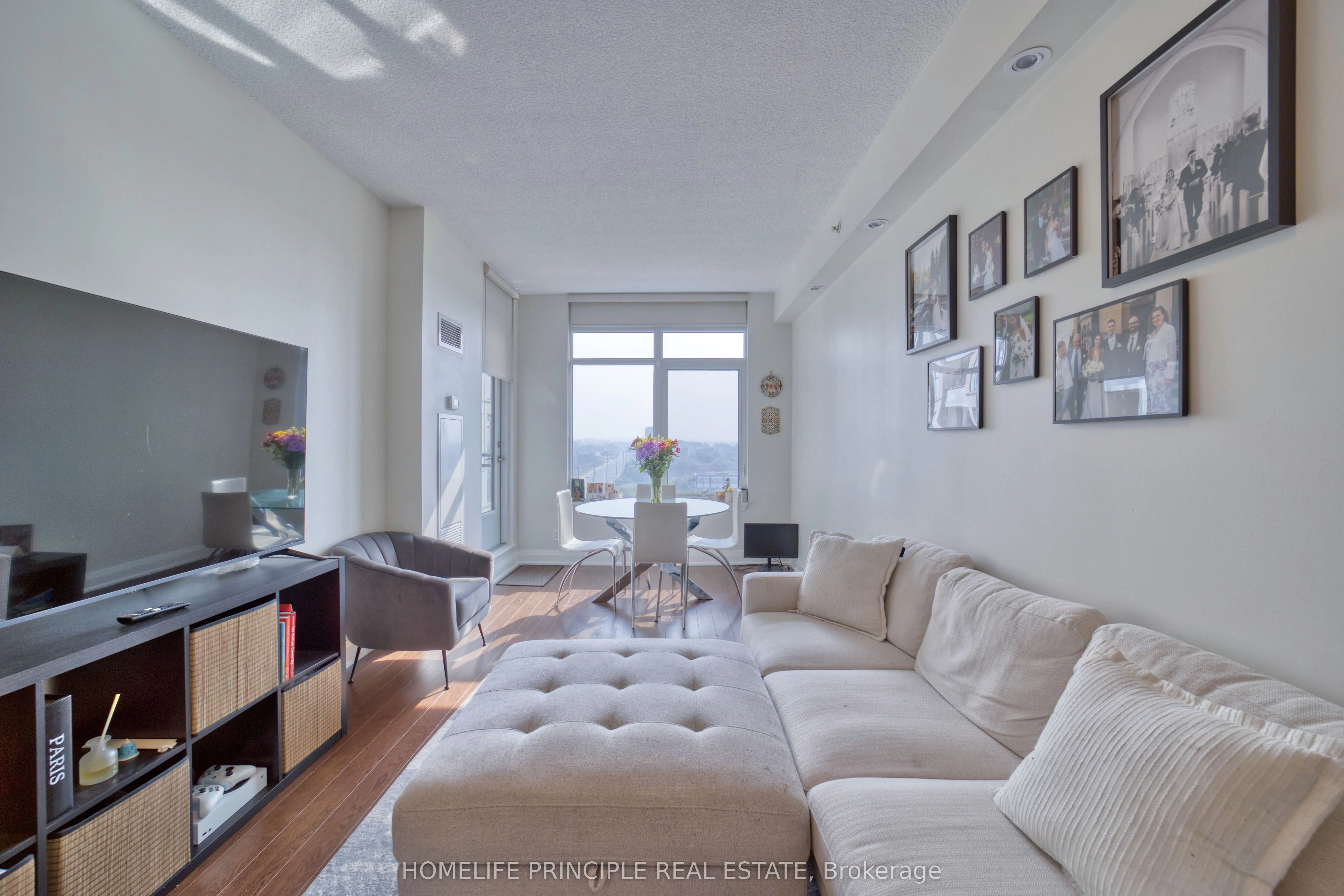 12 Woodstream Boulevard, #712