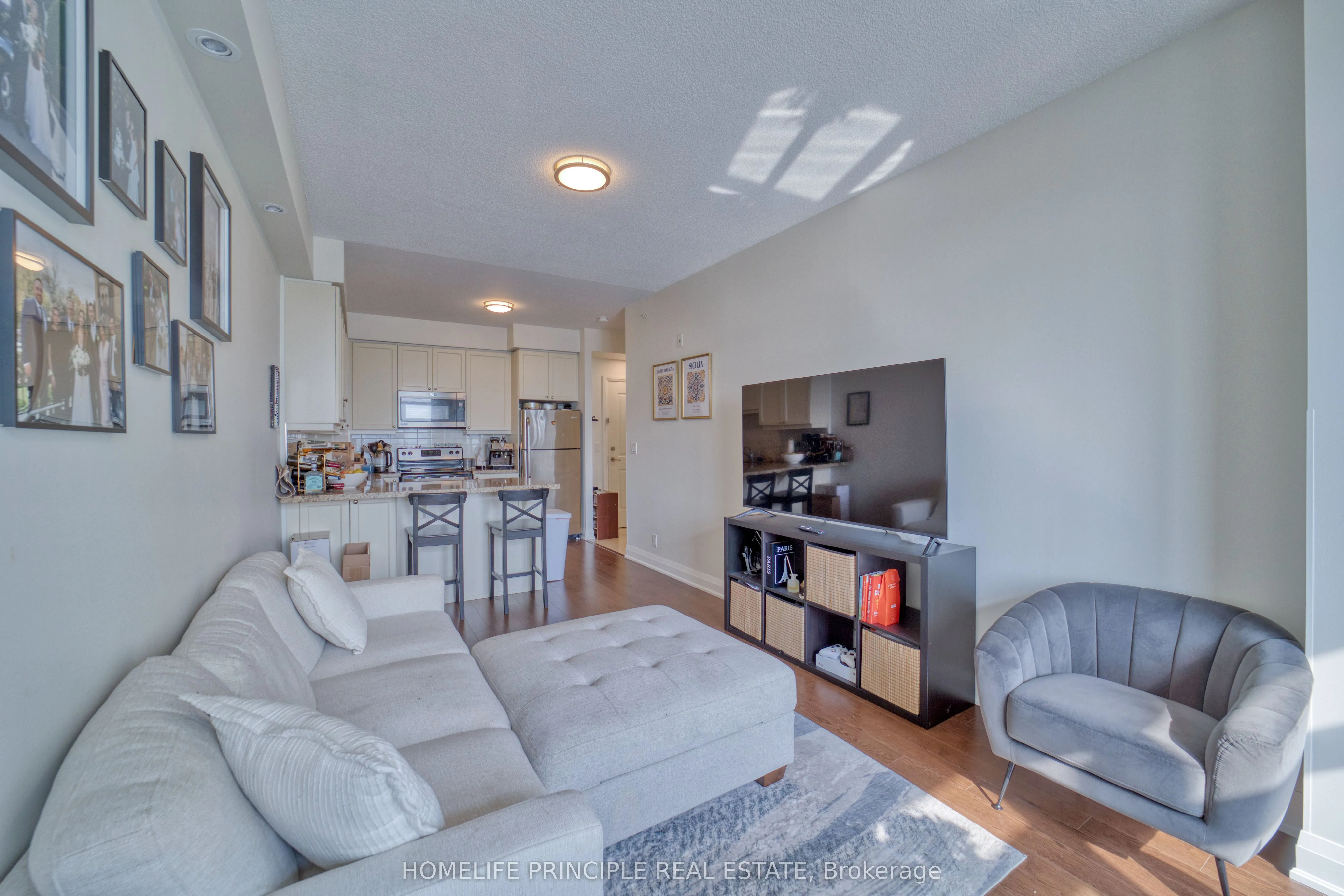 12 Woodstream Boulevard, #712