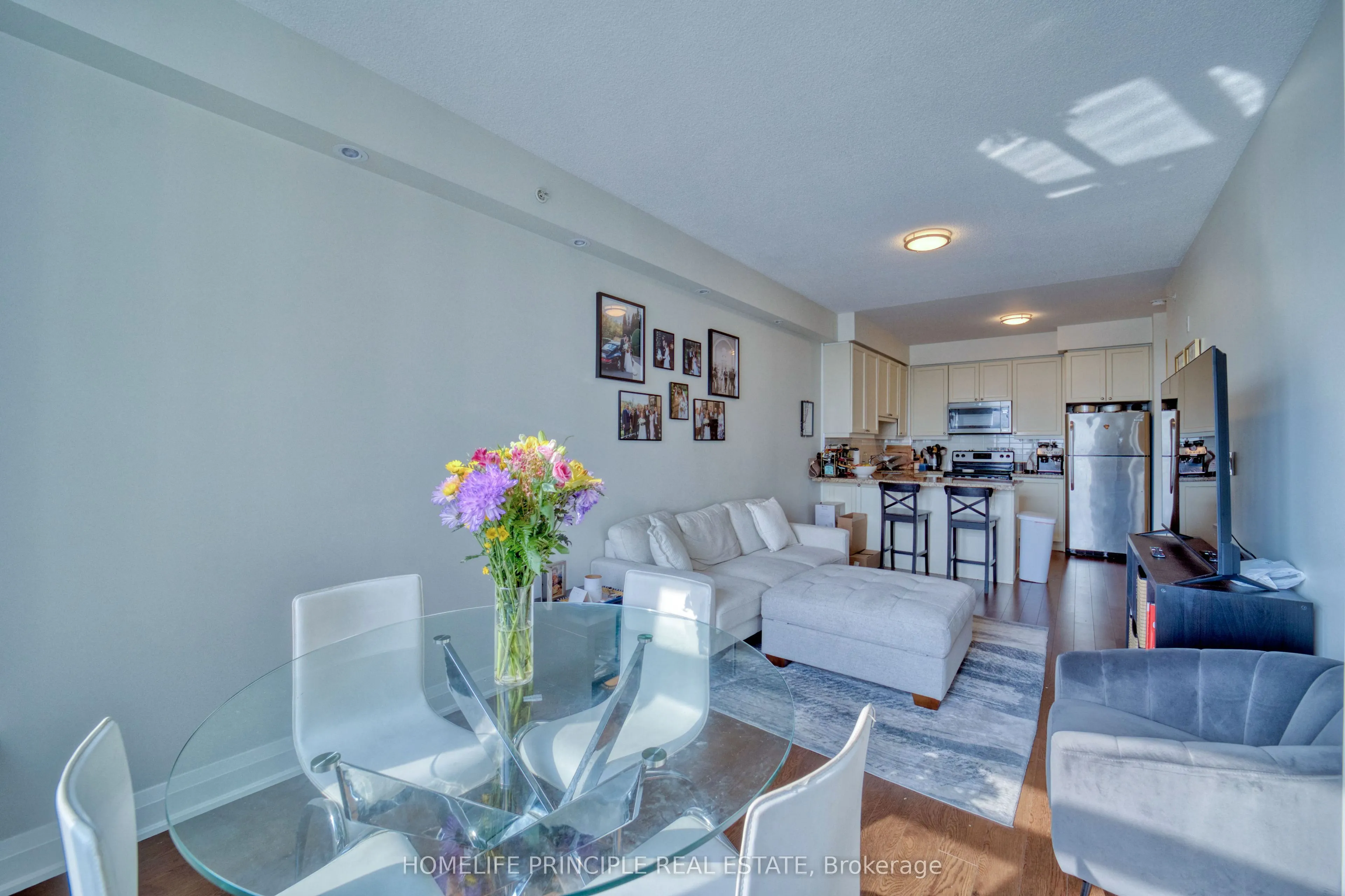 12 Woodstream Boulevard, #712