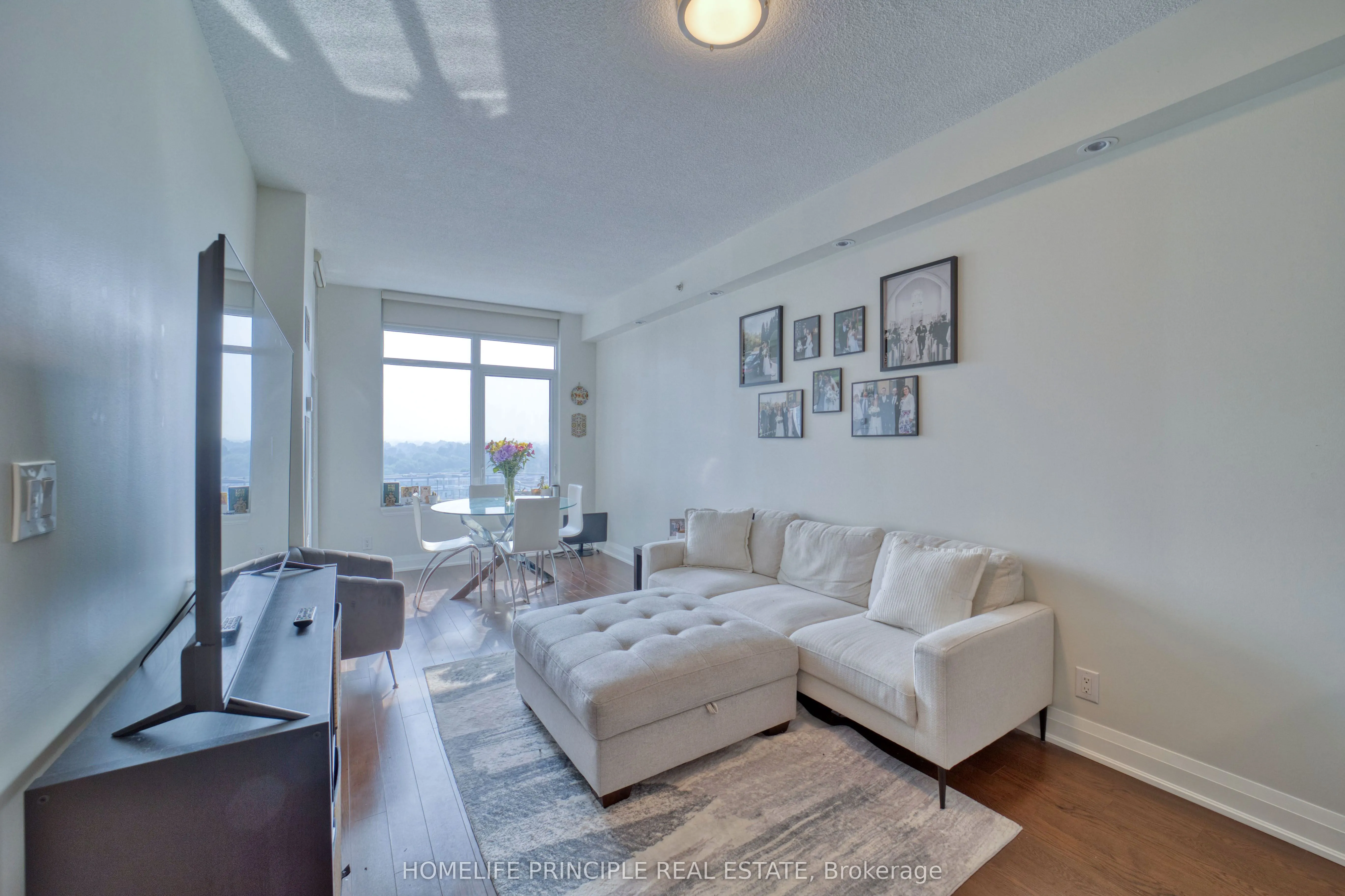 12 Woodstream Boulevard, #712