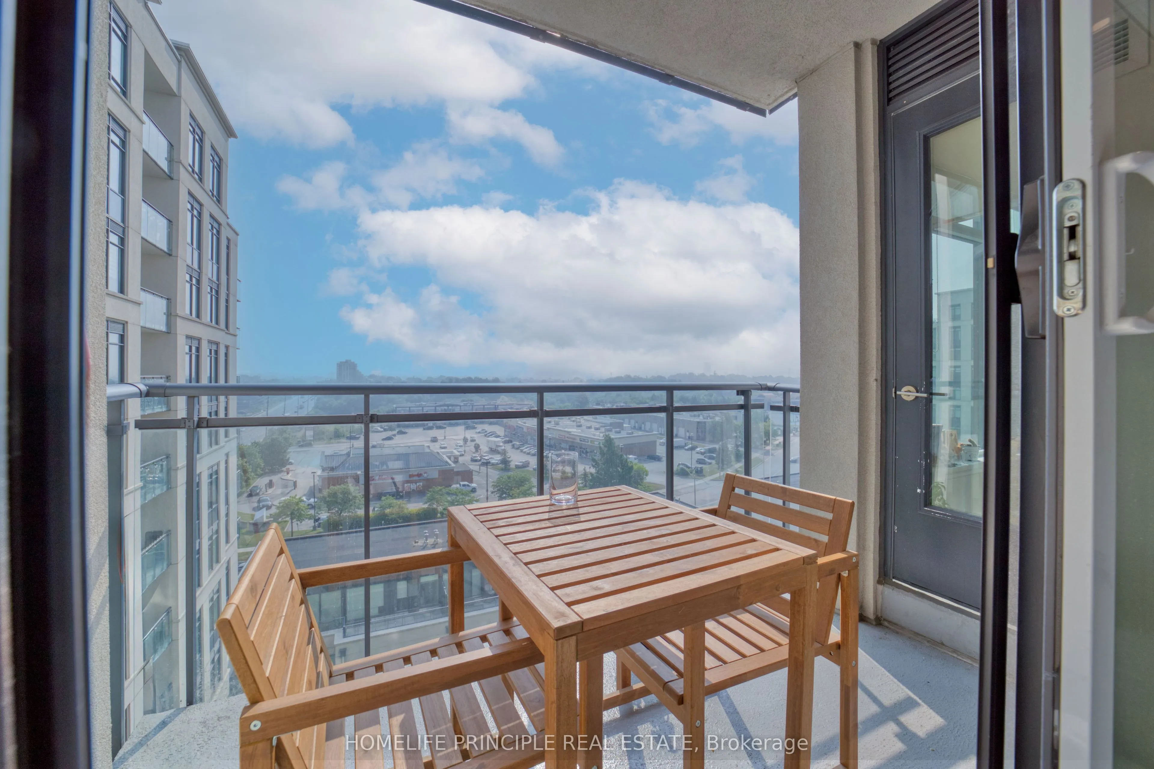 12 Woodstream Boulevard, #712