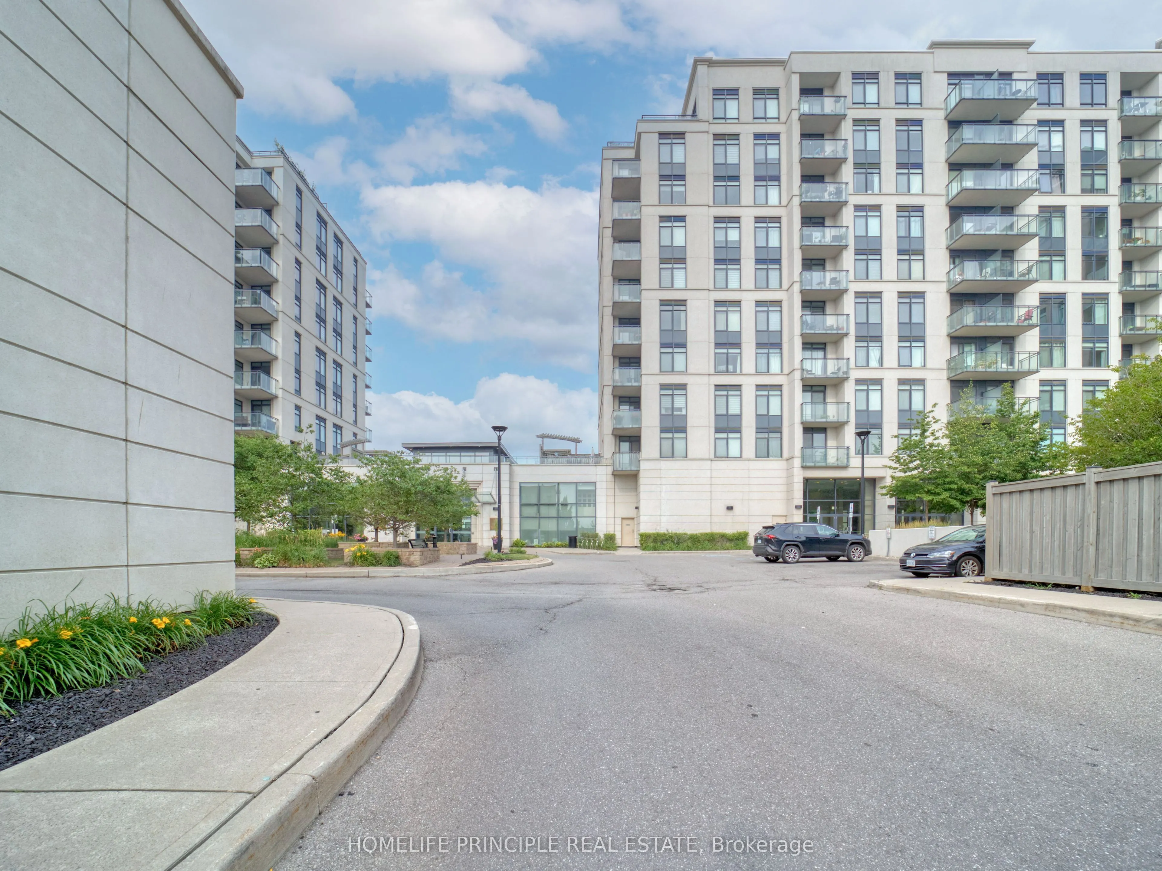 12 Woodstream Boulevard, #712