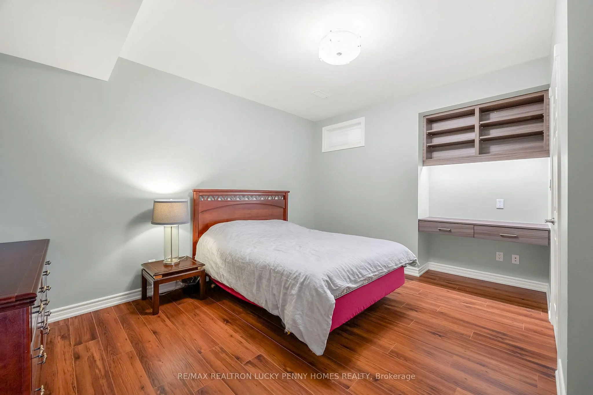 10 Walnut Glen Place