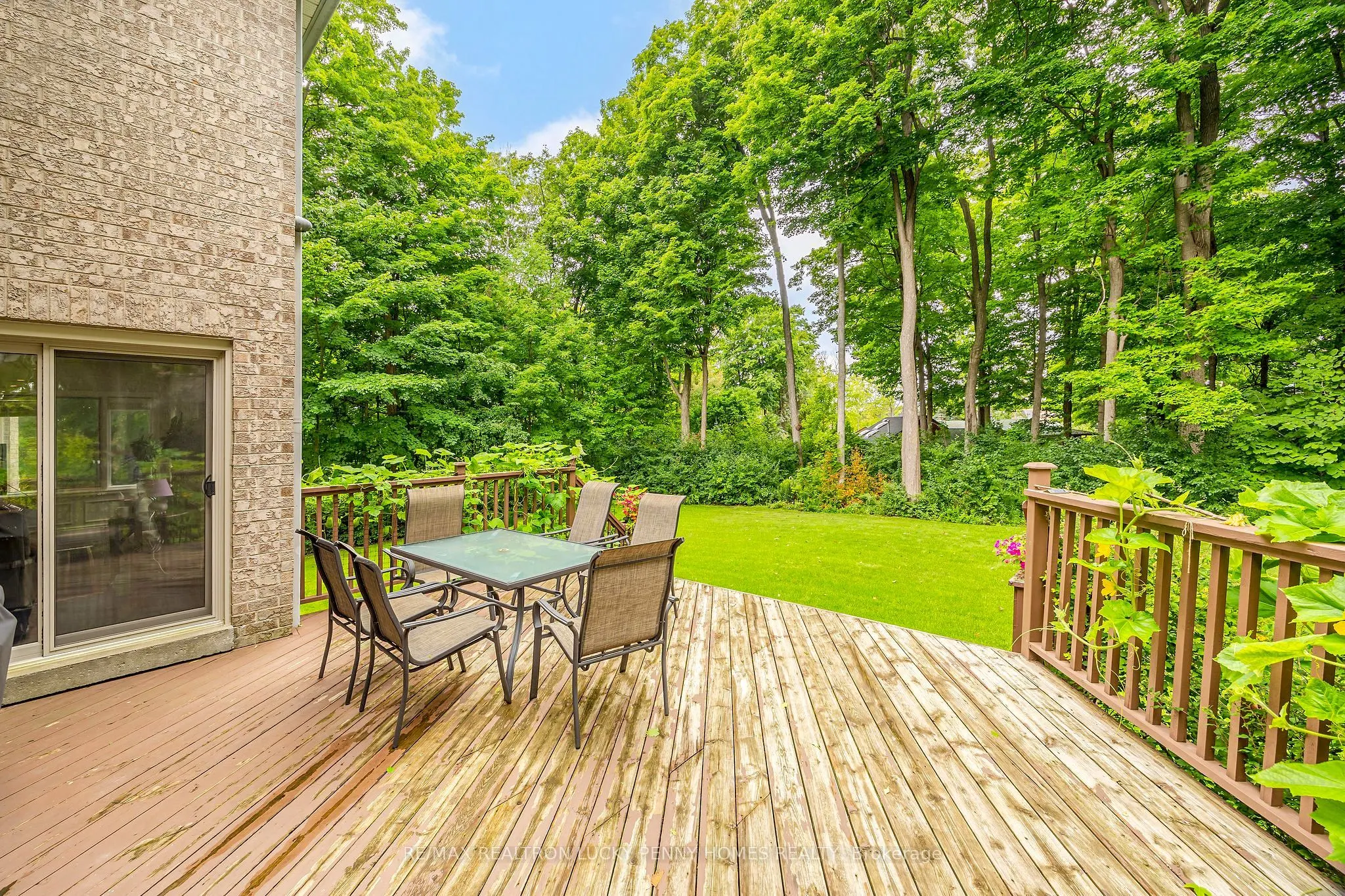 10 Walnut Glen Place