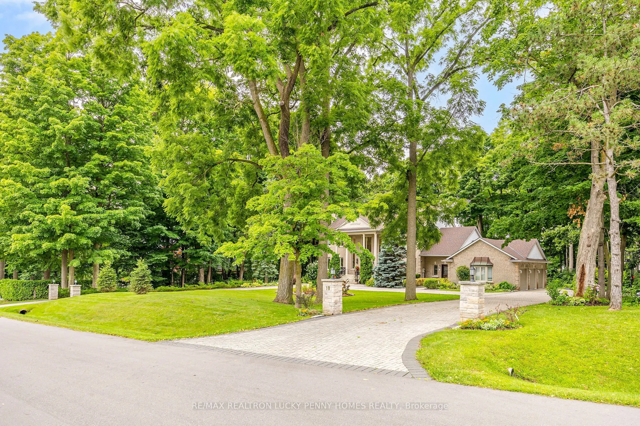 10 Walnut Glen Place