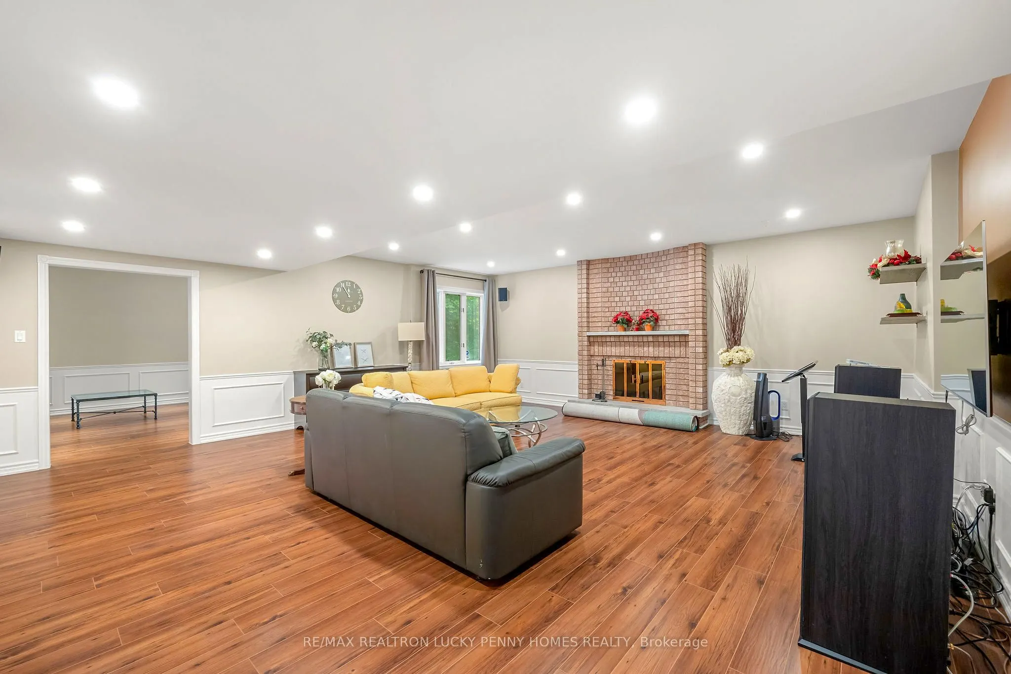 10 Walnut Glen Place