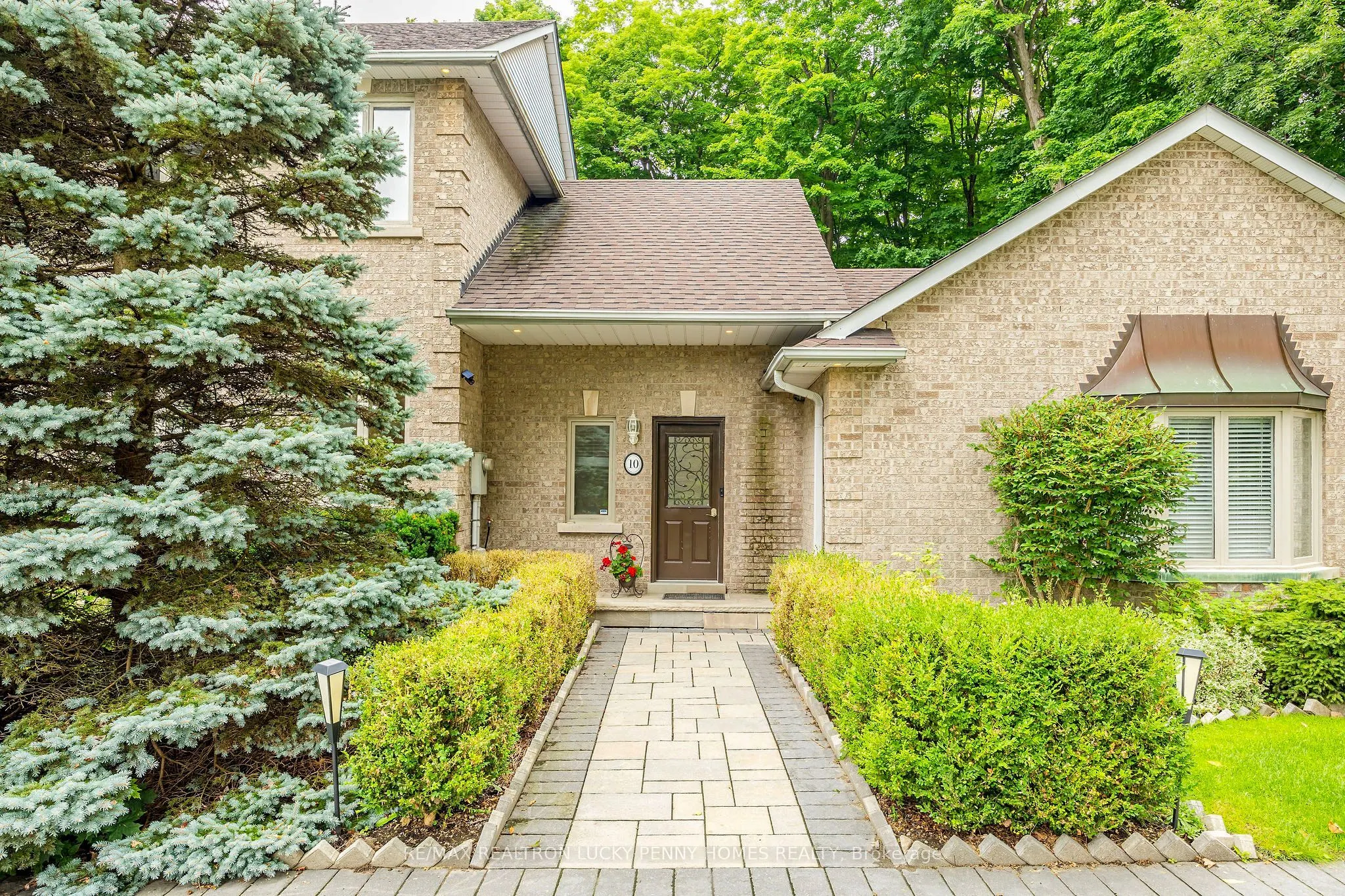 10 Walnut Glen Place