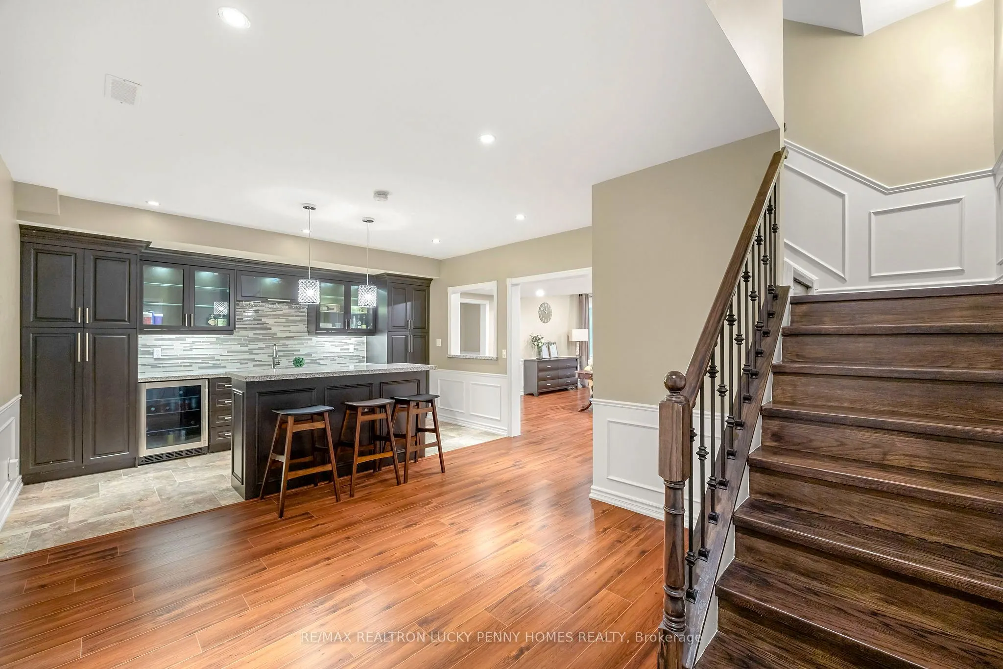 10 Walnut Glen Place