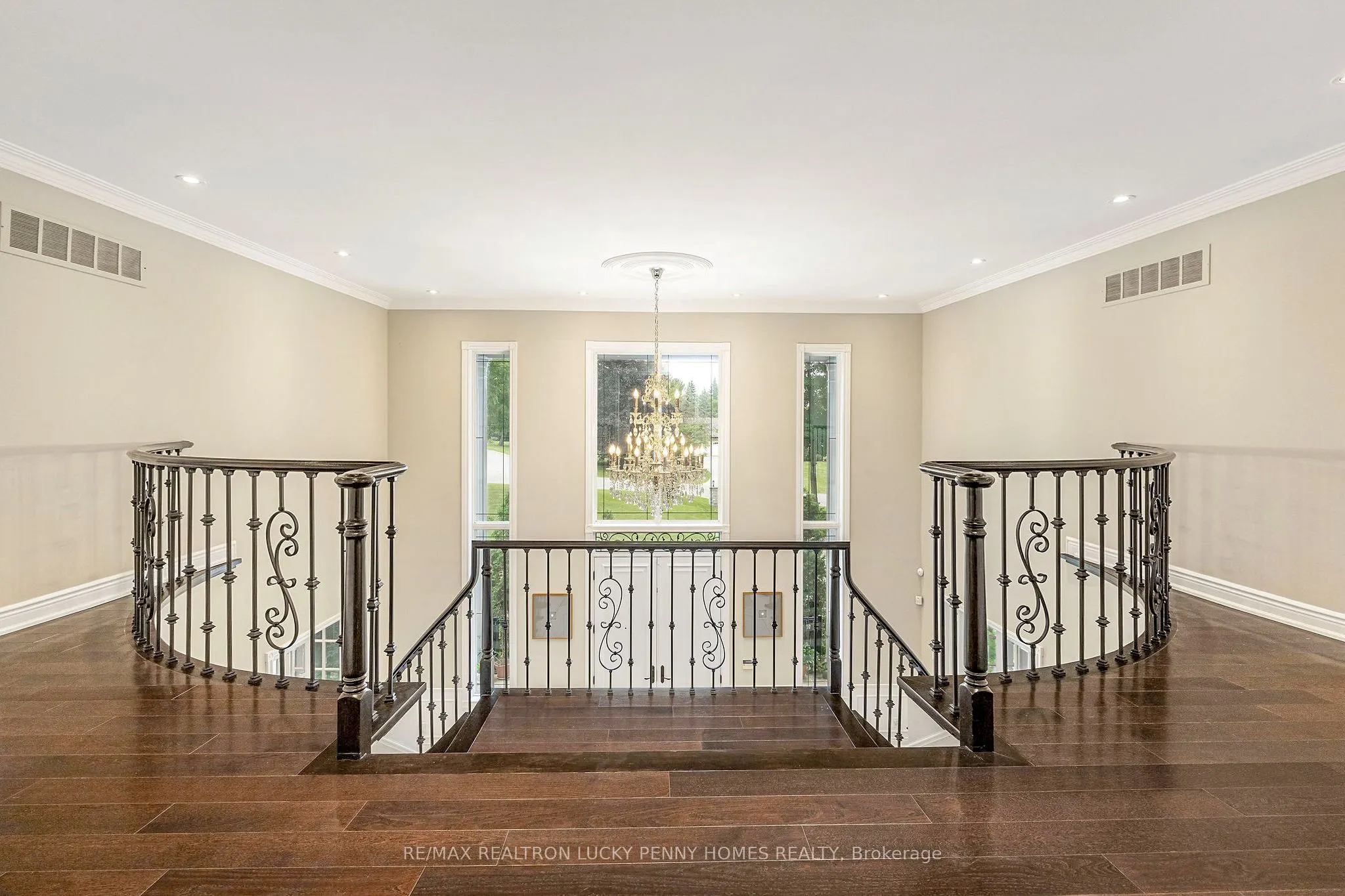 10 Walnut Glen Place
