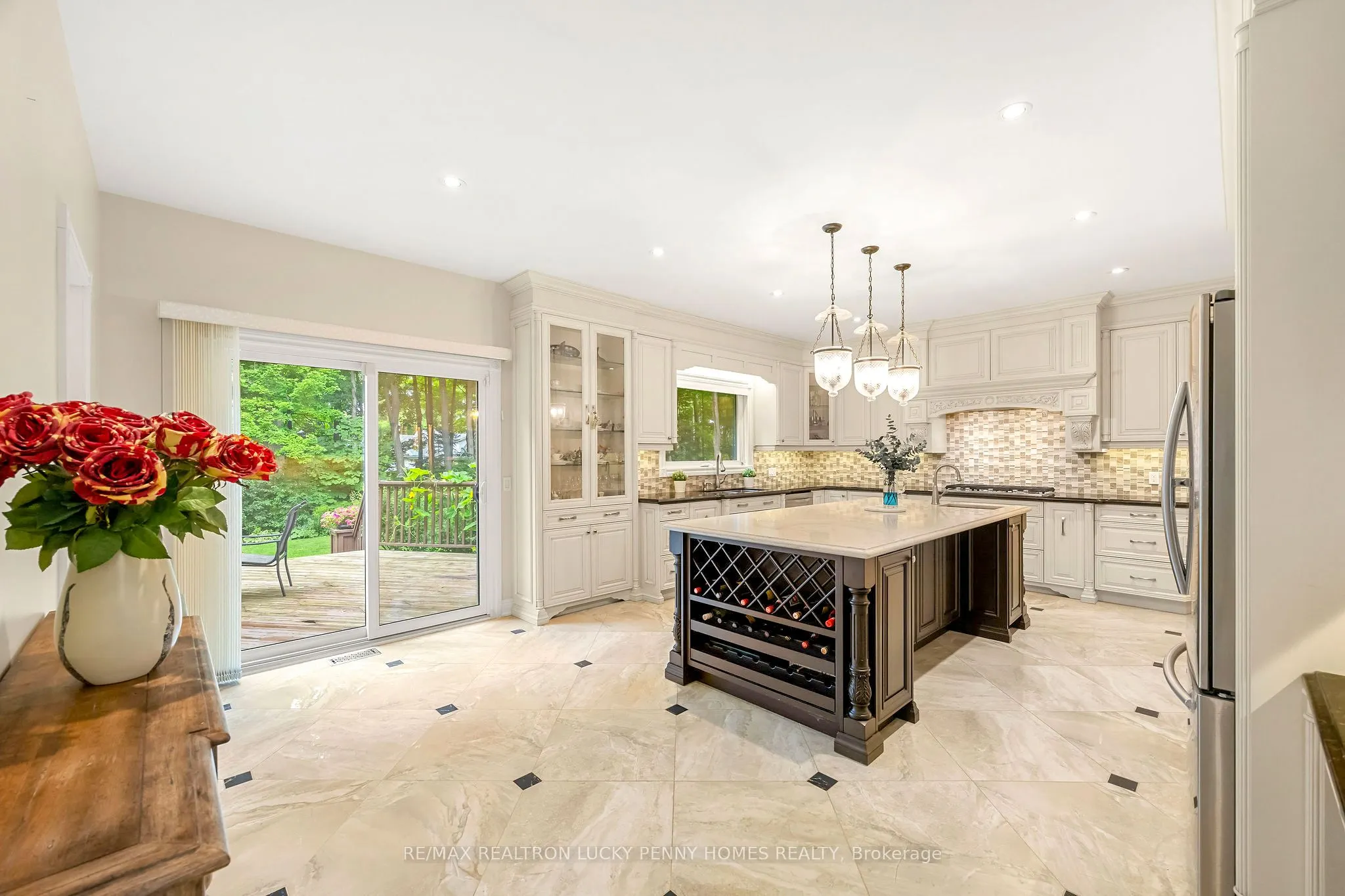 10 Walnut Glen Place