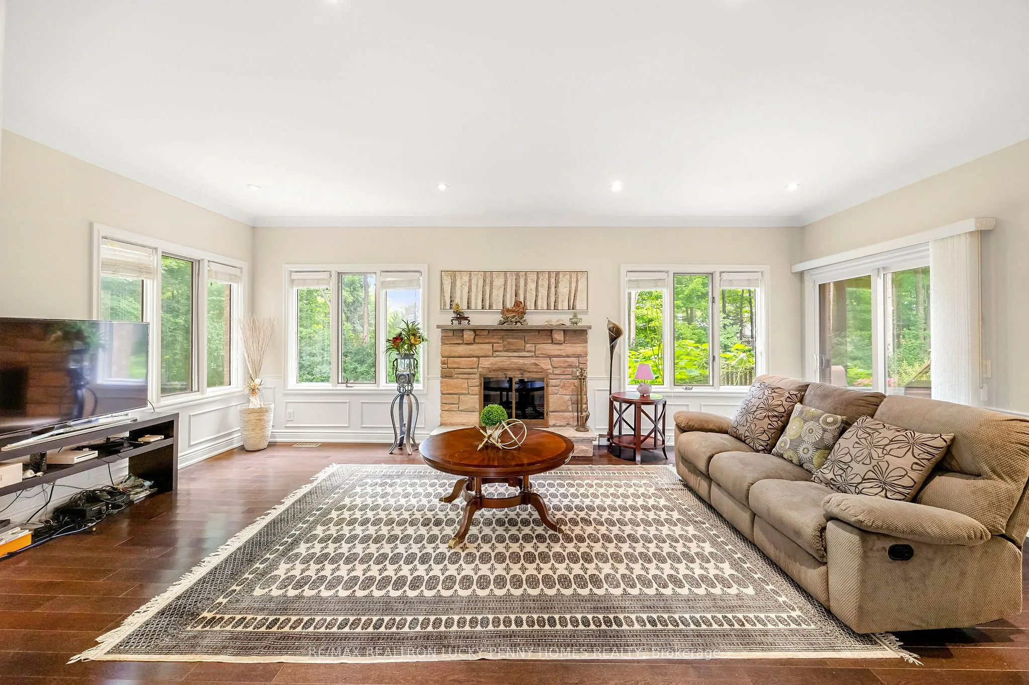 10 Walnut Glen Place