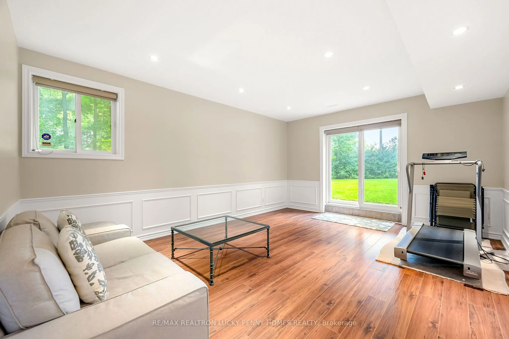 10 Walnut Glen Place