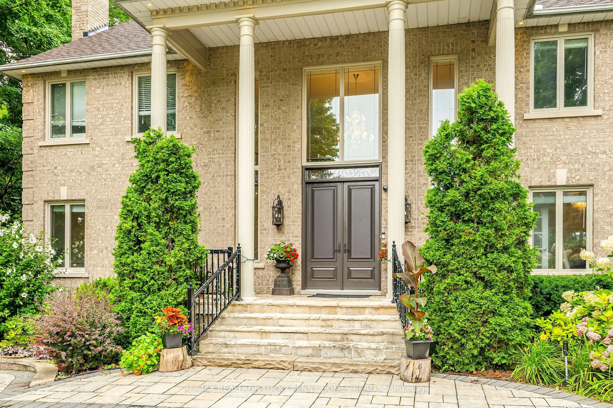10 Walnut Glen Place