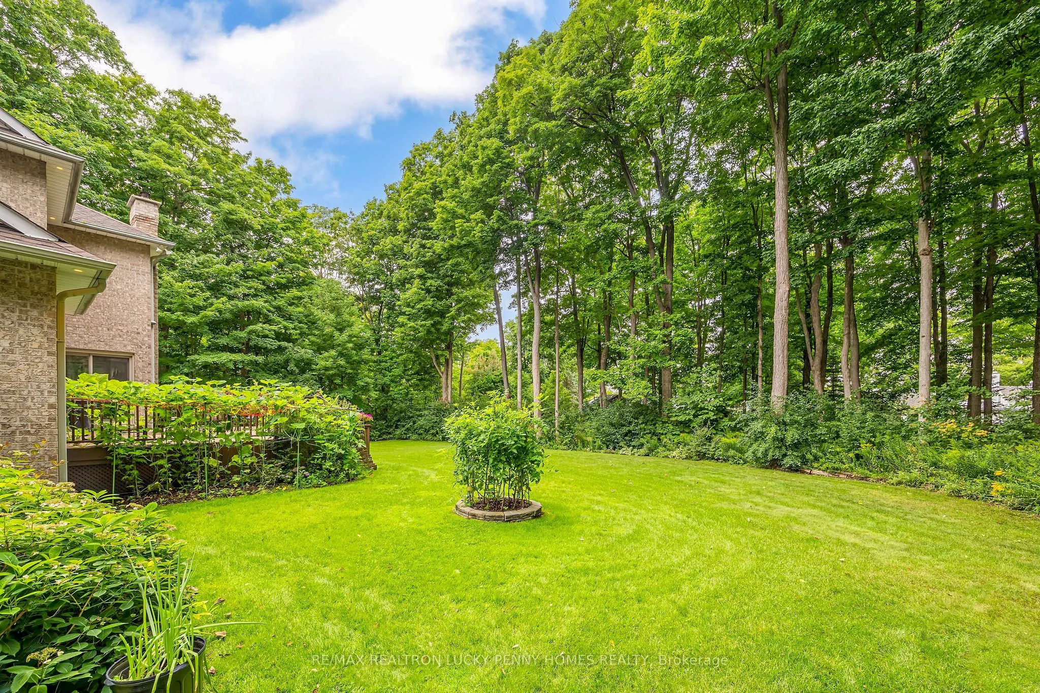 10 Walnut Glen Place