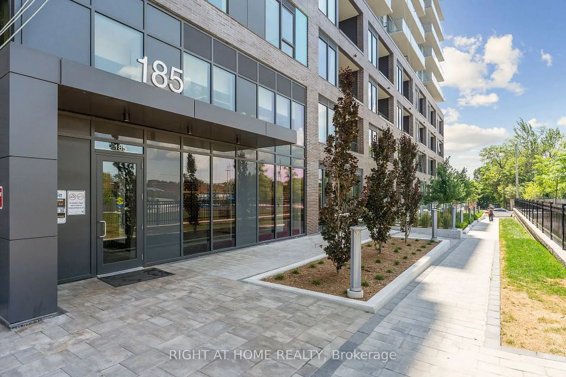 185 Deerfield Rd Road, #1206