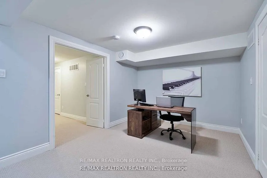121 Broomlands Drive