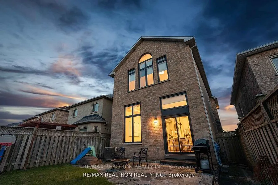121 Broomlands Drive
