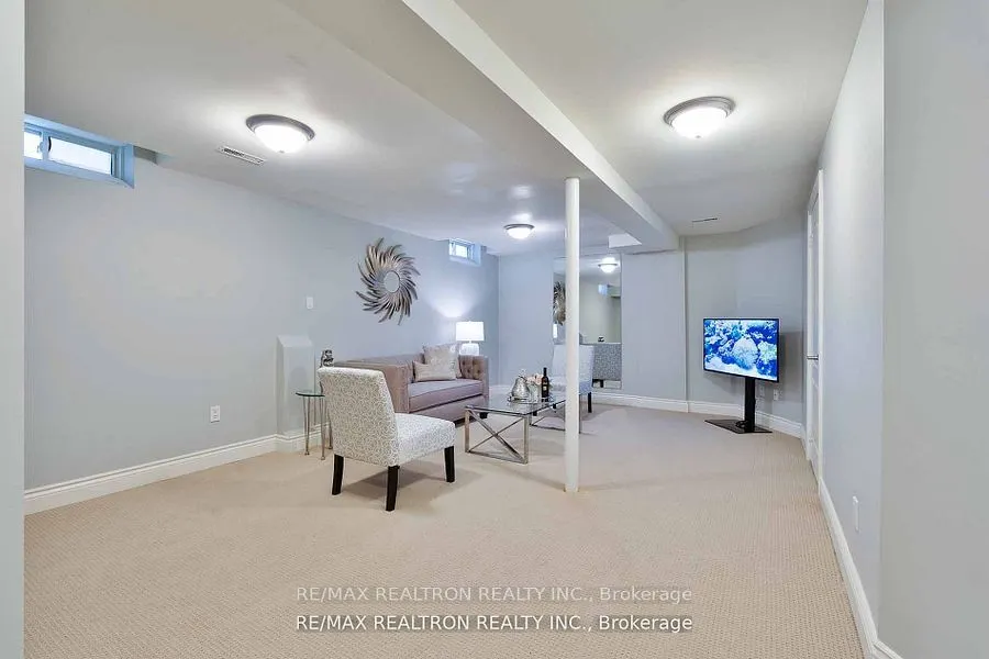 121 Broomlands Drive