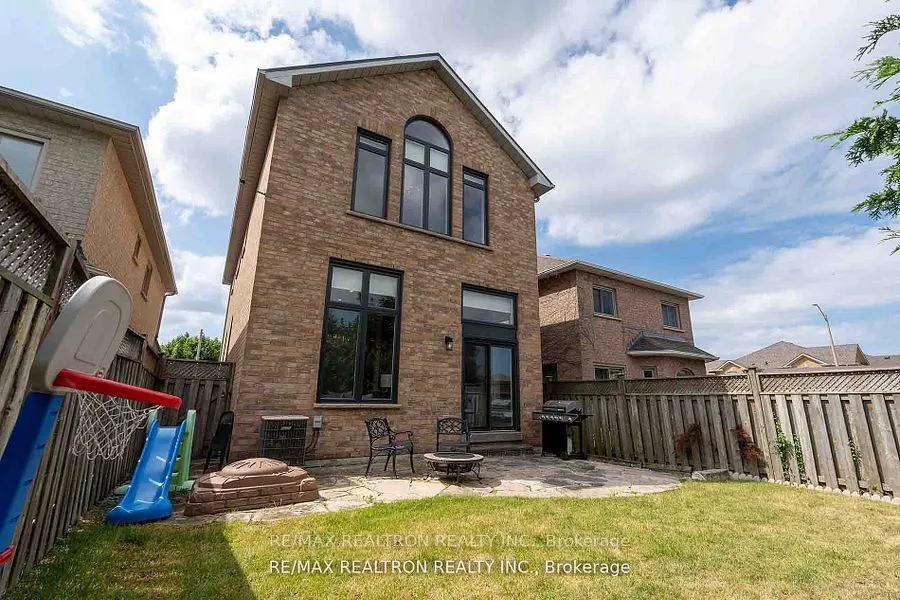 121 Broomlands Drive