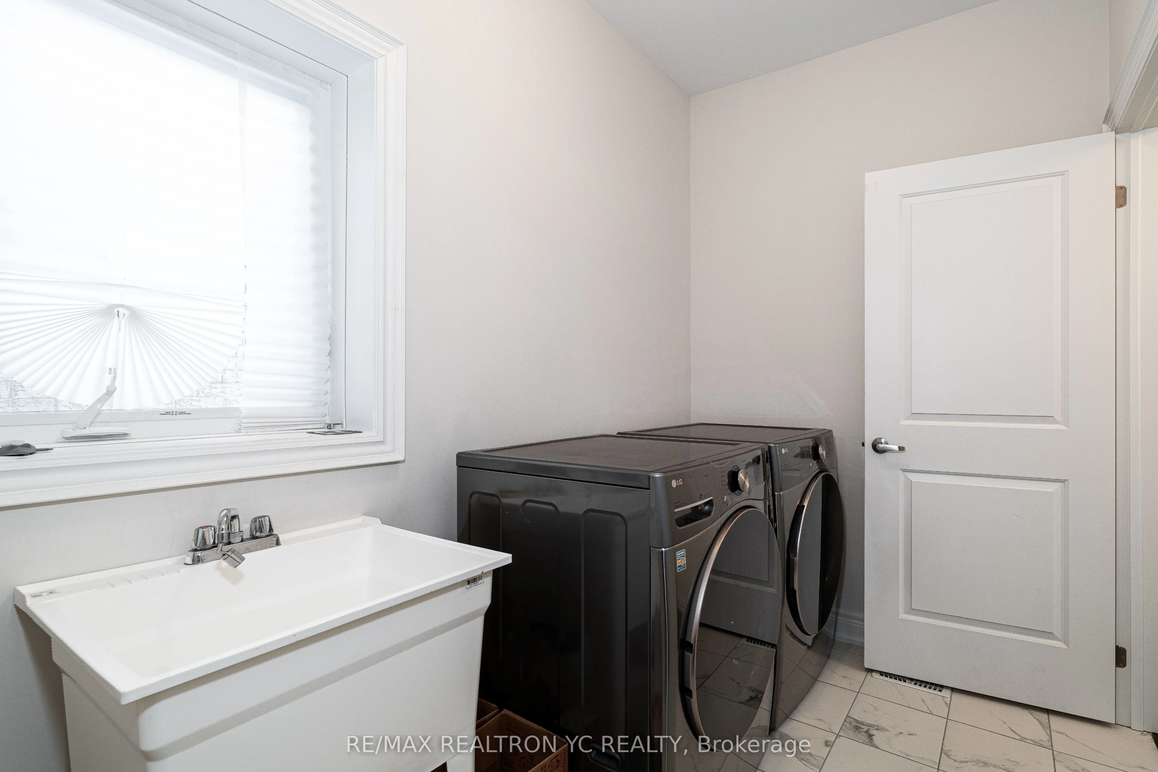 17 Hitching Post Lane